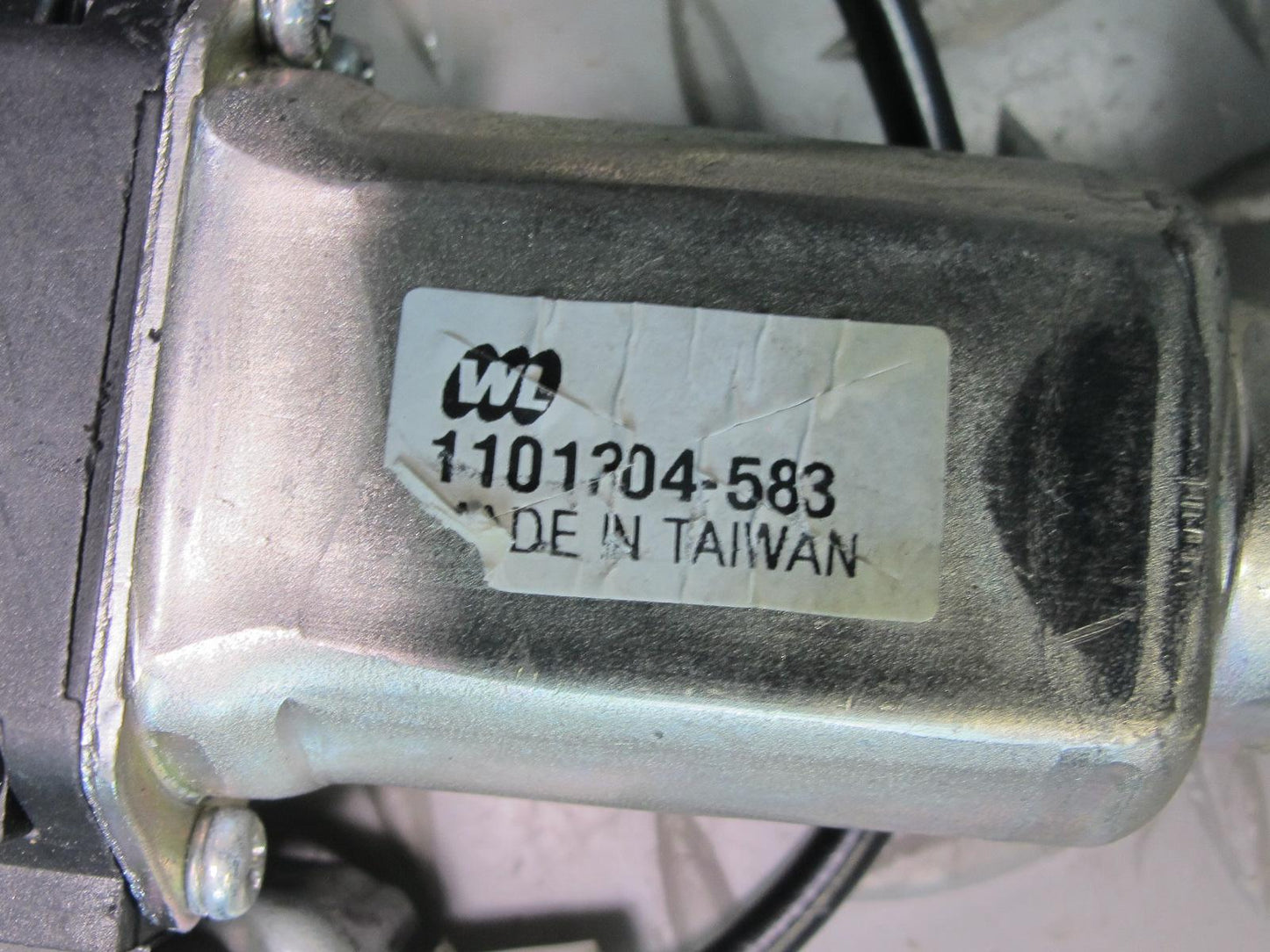 04-09 Nissan Z33 350Z Convert Right  Door Window Regulator w Aftermarket Motor