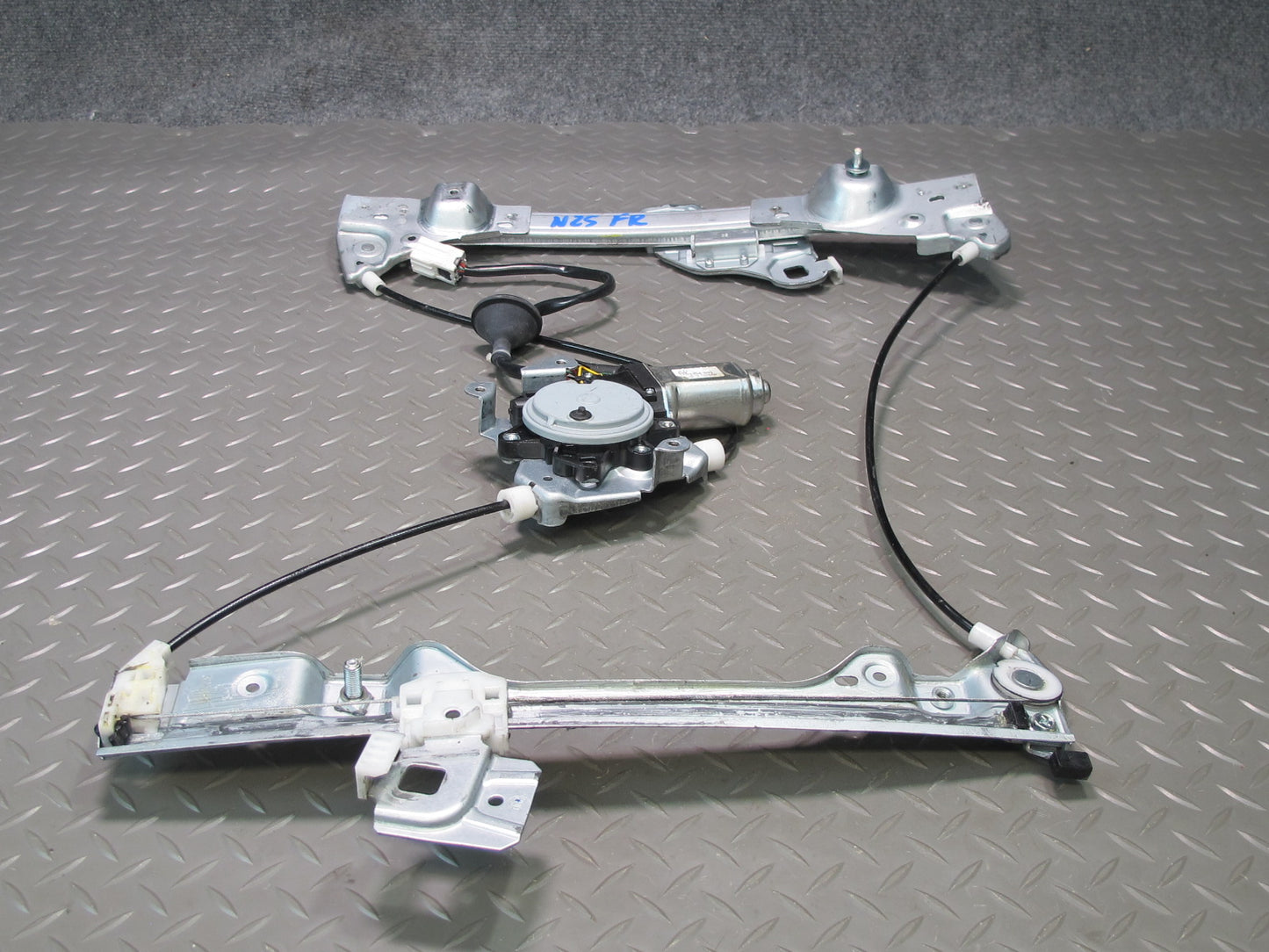 04-09 Nissan Z33 350Z Convert Right  Door Window Regulator w Aftermarket Motor
