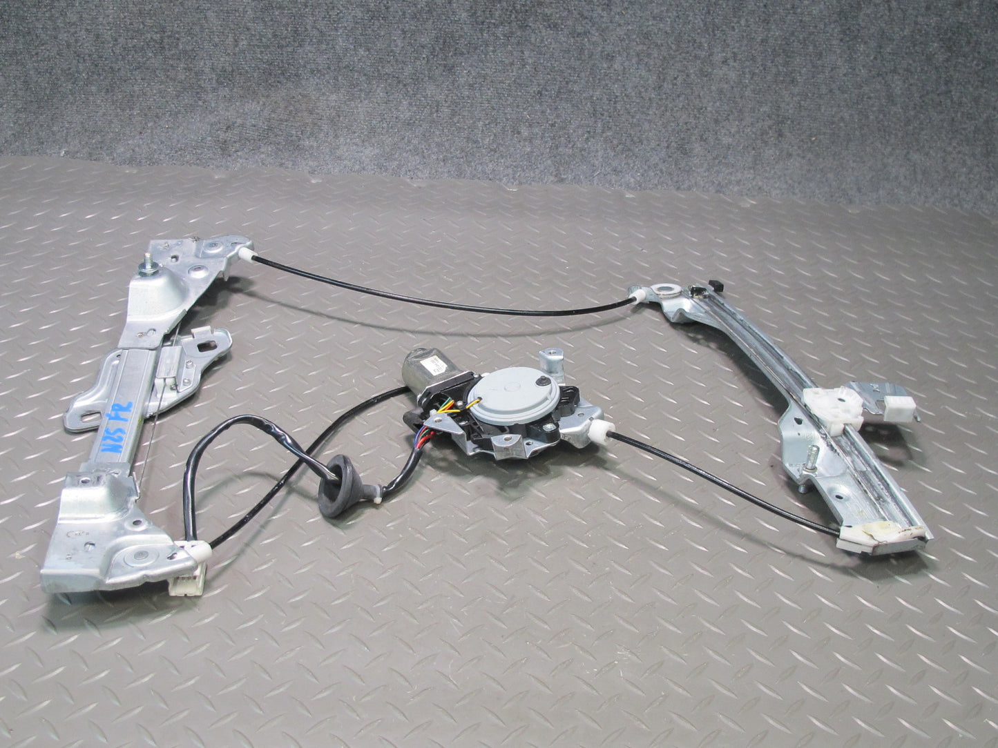 04-09 Nissan Z33 350Z Convert Right  Door Window Regulator w Aftermarket Motor