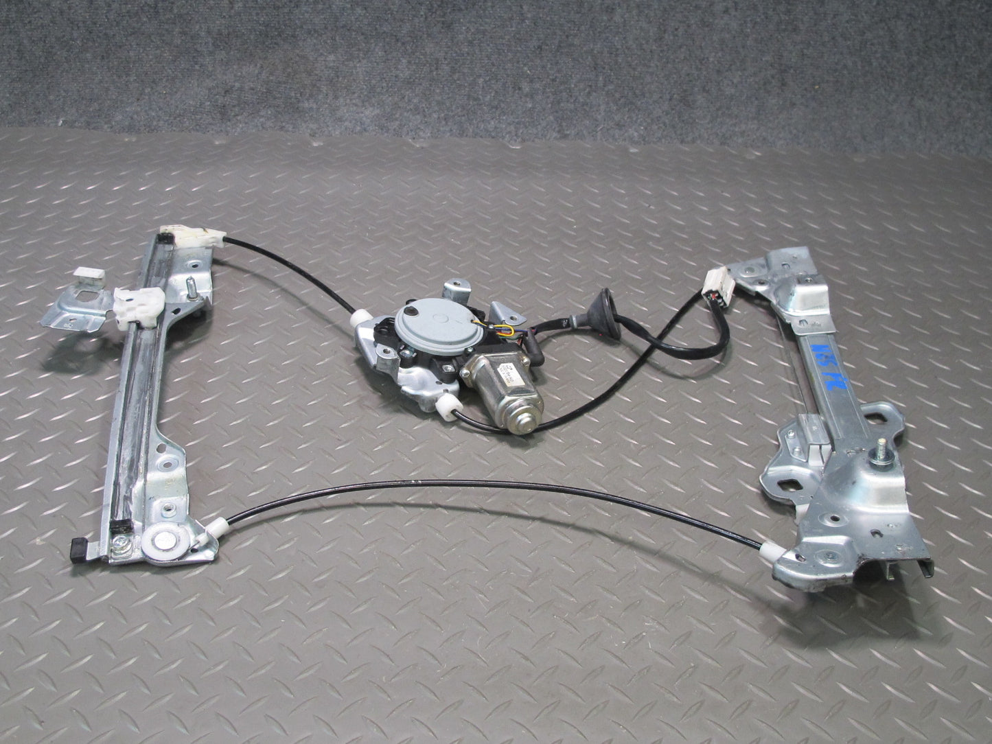 04-09 Nissan Z33 350Z Convert Right  Door Window Regulator w Aftermarket Motor