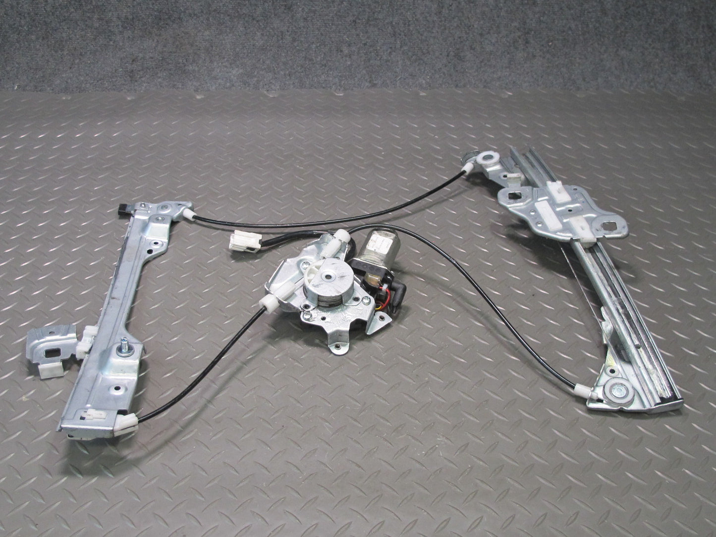 04-09 Nissan Z33 350Z Convert Right  Door Window Regulator w Aftermarket Motor