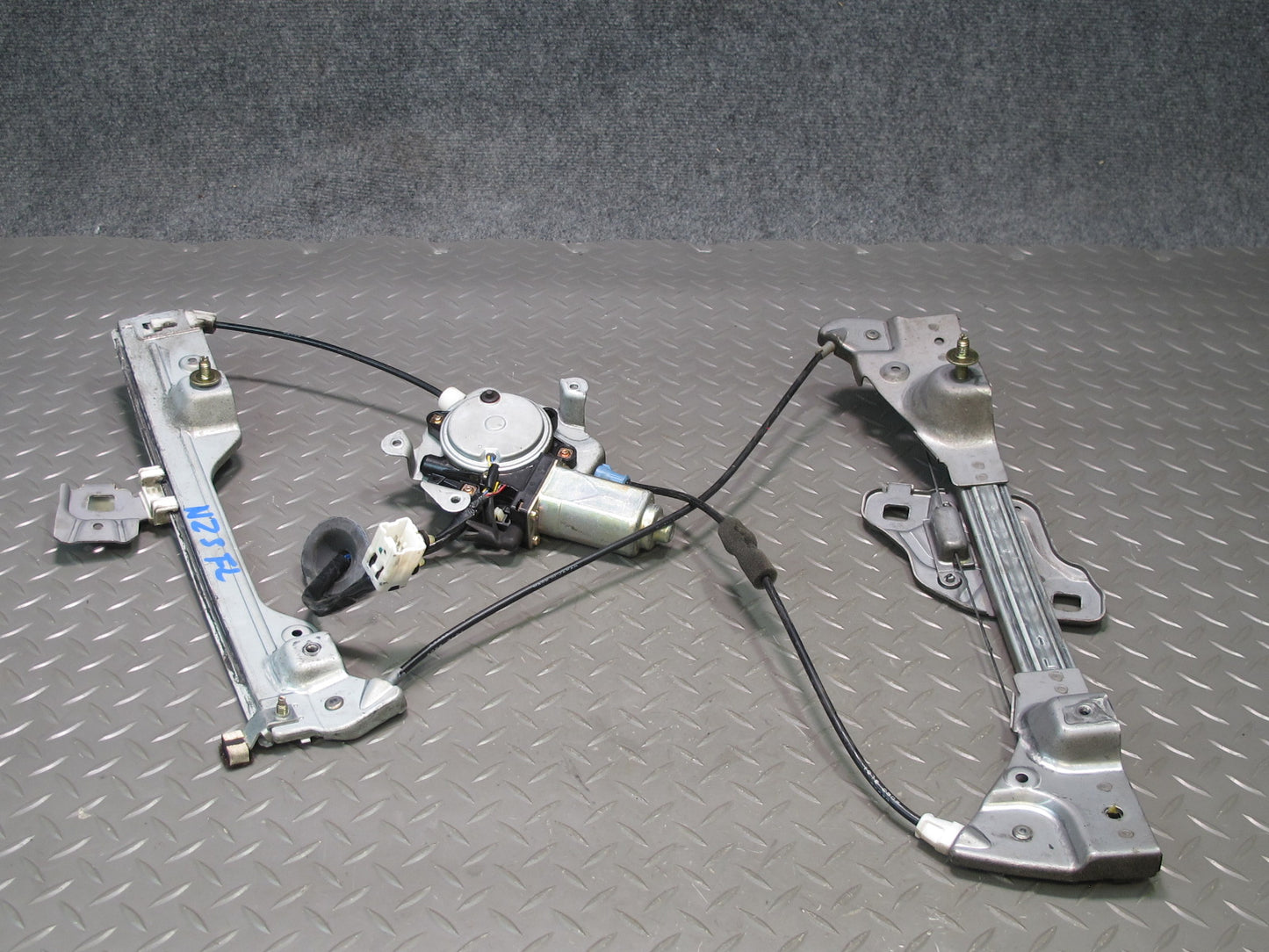 04-09 Nissan Z33 350Z Convertible Left Door Window Regulator w Motor OEM