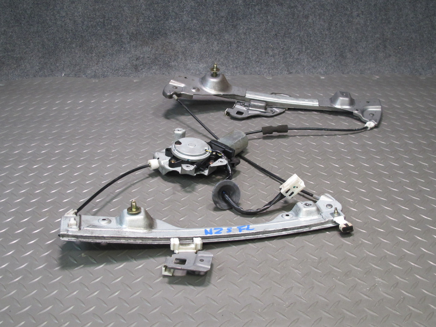 04-09 Nissan Z33 350Z Convertible Left Door Window Regulator w Motor OEM