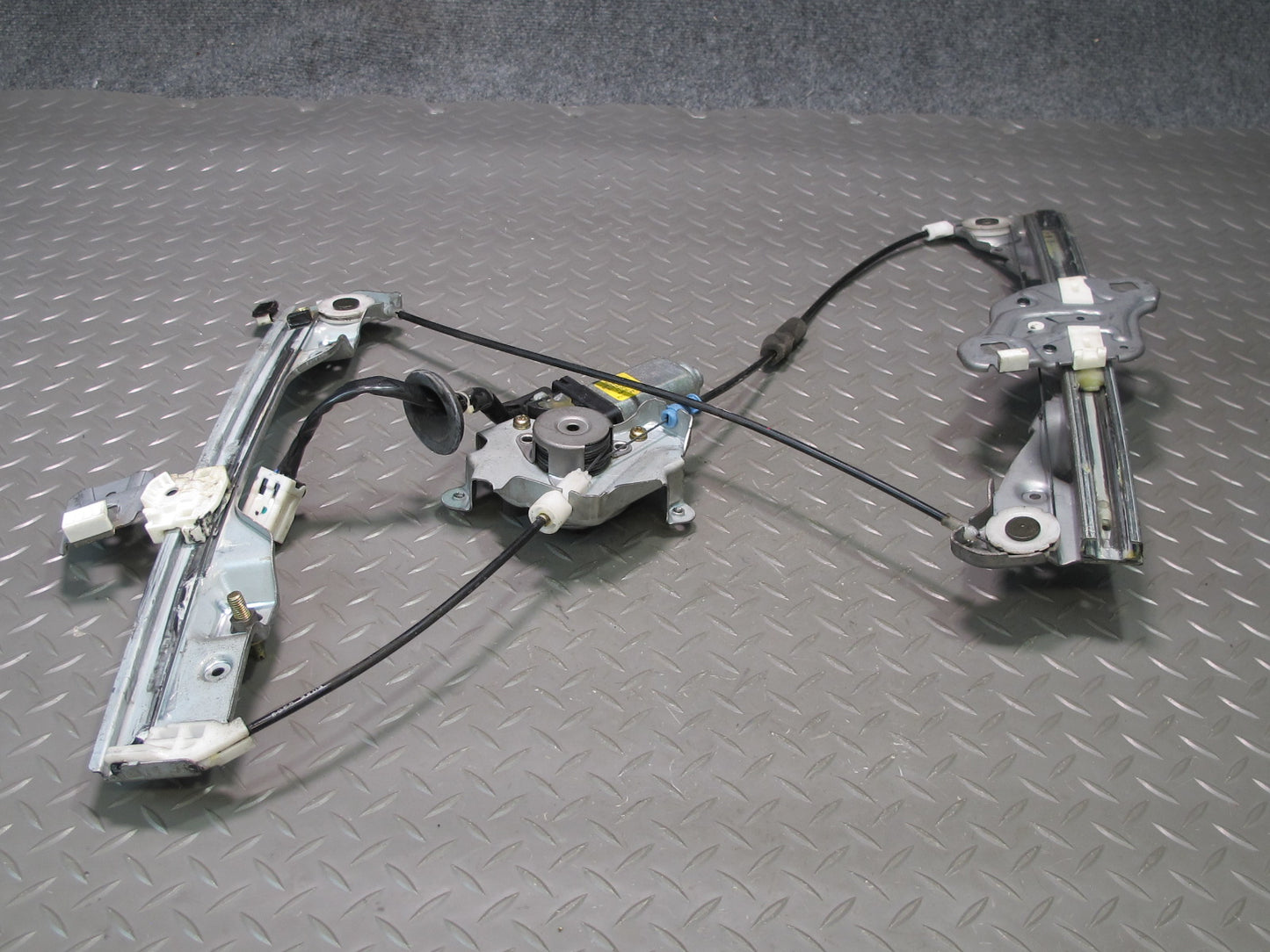 04-09 Nissan Z33 350Z Convertible Left Door Window Regulator w Motor OEM