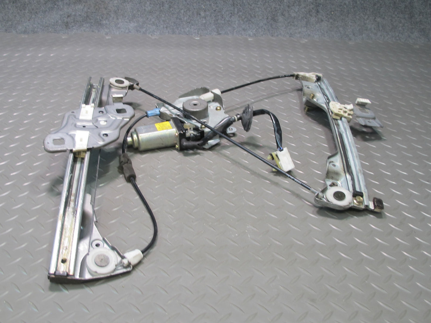 04-09 Nissan Z33 350Z Convertible Left Door Window Regulator w Motor OEM
