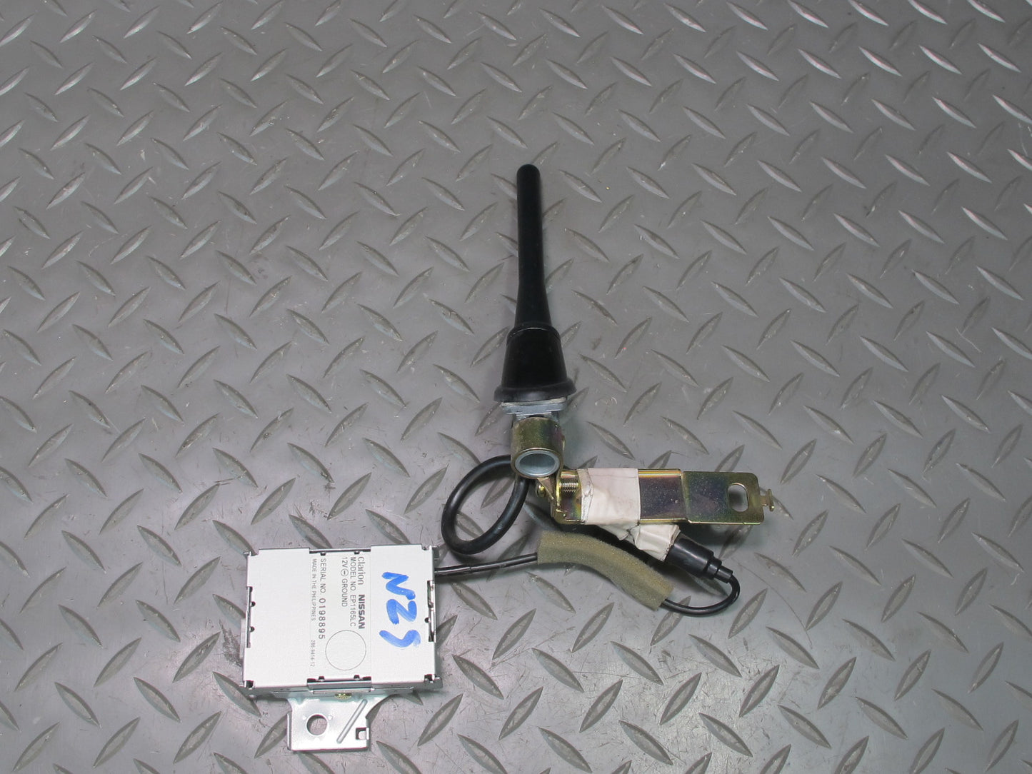 04-09 Nissan Z33 350Z Convertible Radio Antenna w Amplifier Module