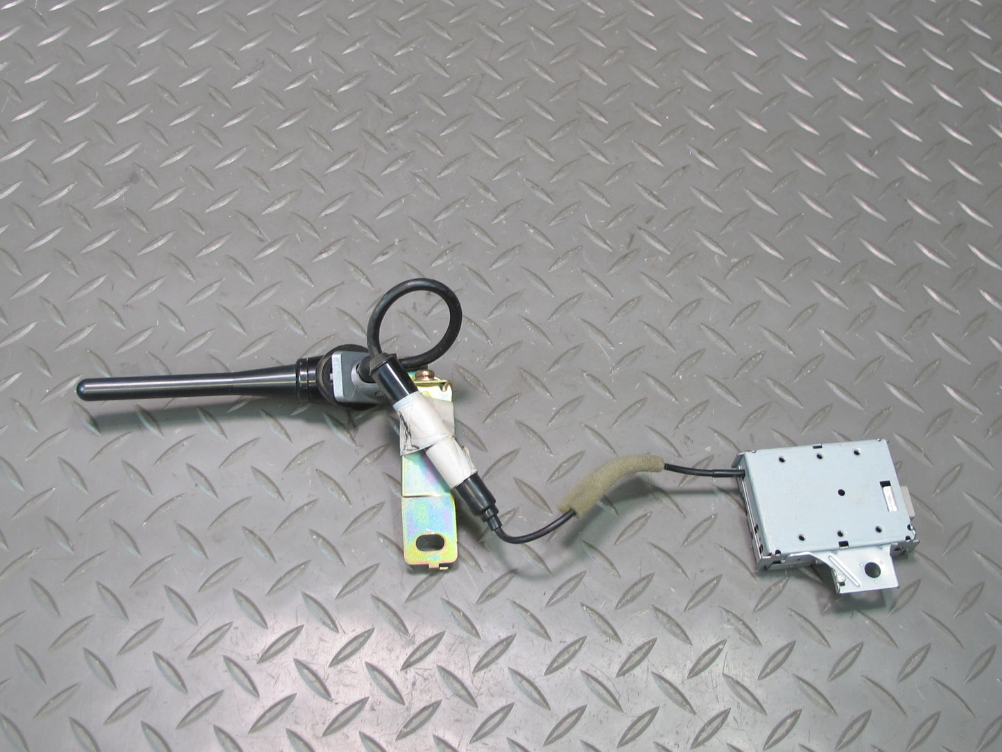 04-09 Nissan Z33 350Z Convertible Radio Antenna w Amplifier Module