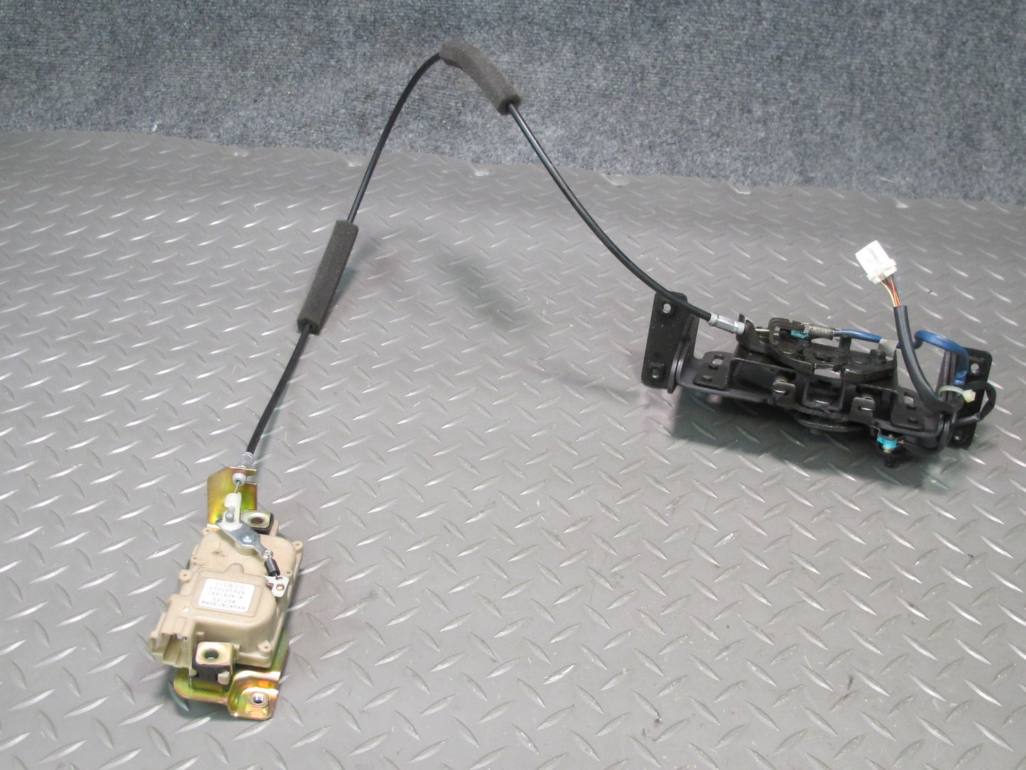 04-09 Nissan 350Z Convertible TOP Tonneau Cover Lid Lock Actuator Motor Set