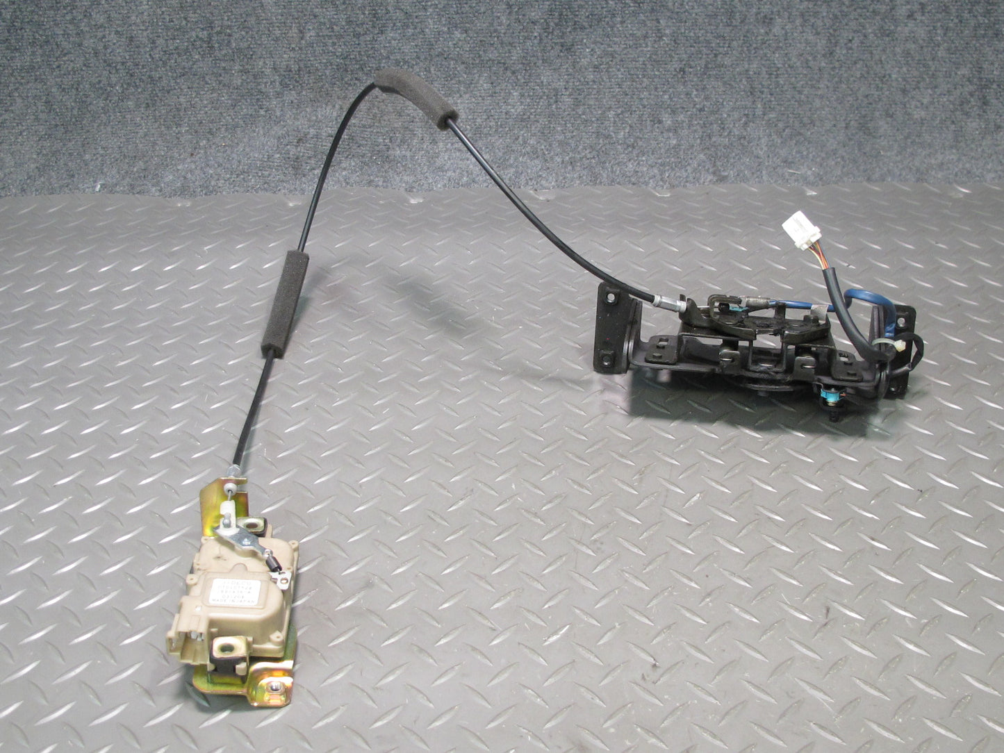 04-09 Nissan 350Z Convertible TOP Tonneau Cover Lid Lock Actuator Motor Set