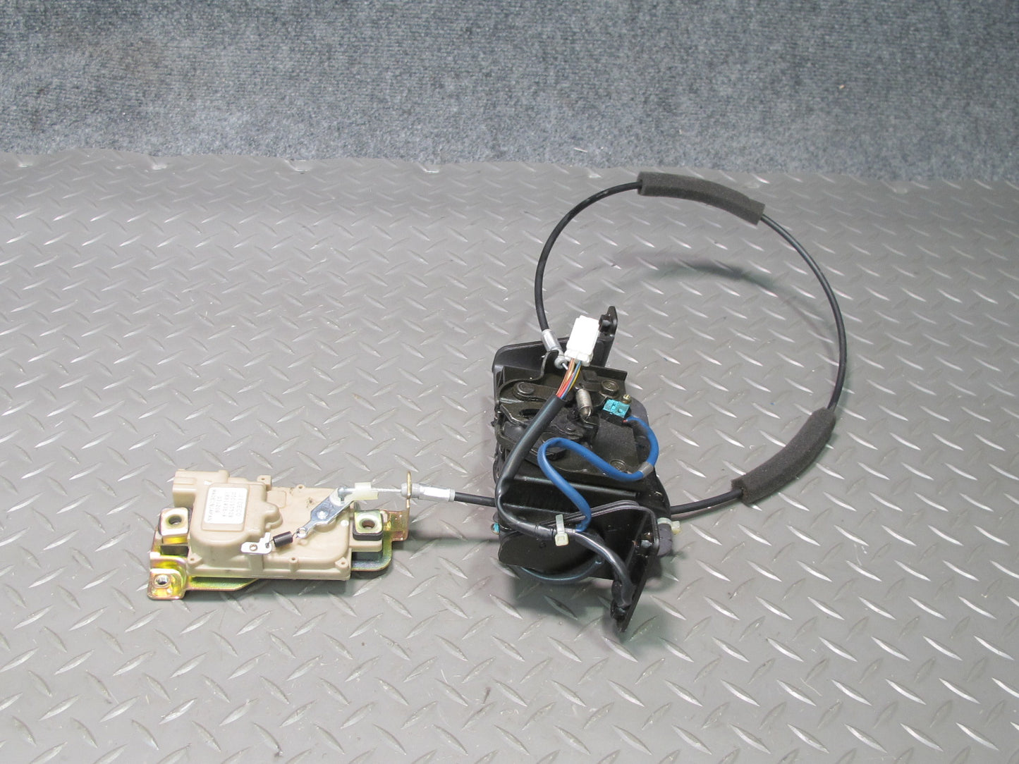 04-09 Nissan 350Z Convertible TOP Tonneau Cover Lid Lock Actuator Motor Set