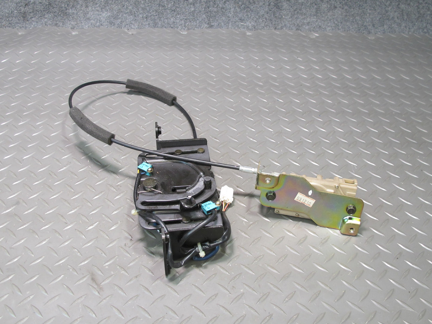 04-09 Nissan 350Z Convertible TOP Tonneau Cover Lid Lock Actuator Motor Set