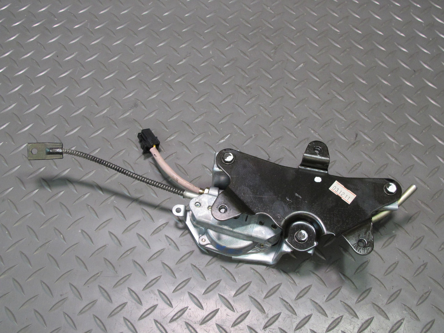 04-09 Nissan 350Z Convertible TOP Tonneau Cover Lid Lock Actuator Motor Set