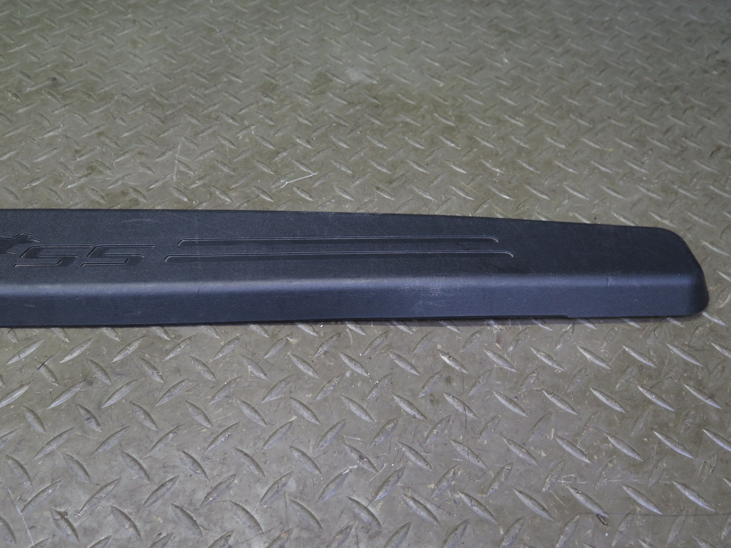 03-06 Chevrolet SSR Rear Tail Gate Step Sill Scuff Plate Trim Panel OEM