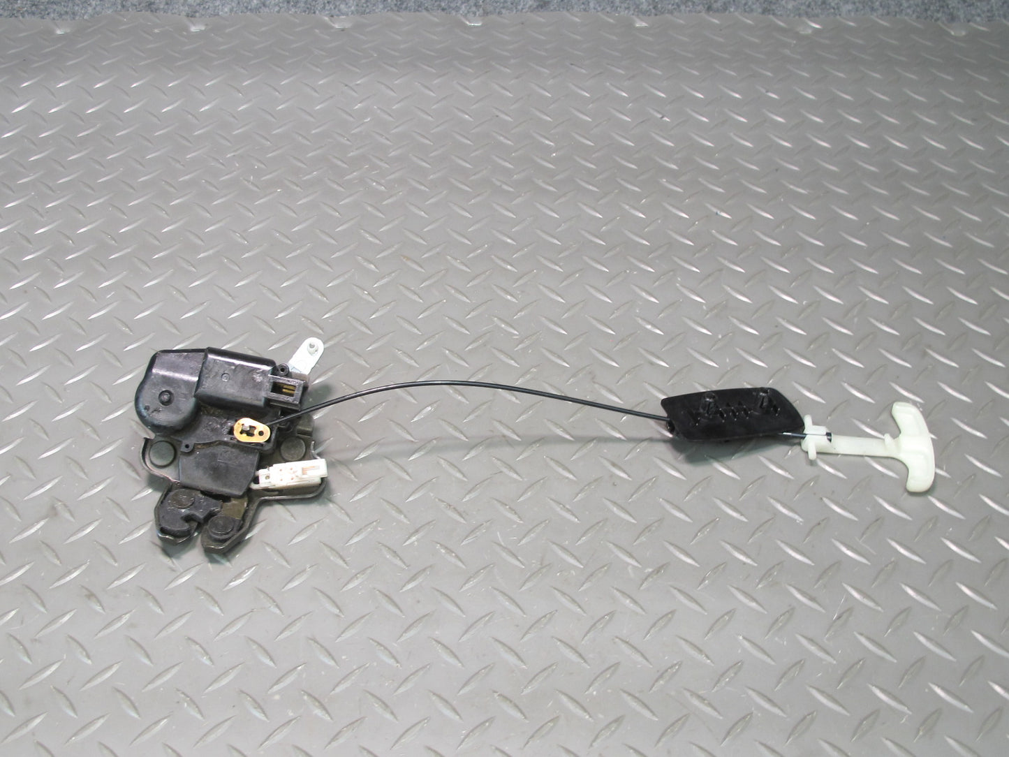 04-09 Nissan Z33 350Z Convertible Rear Trunk Lid Lock Latch Actuator OEM