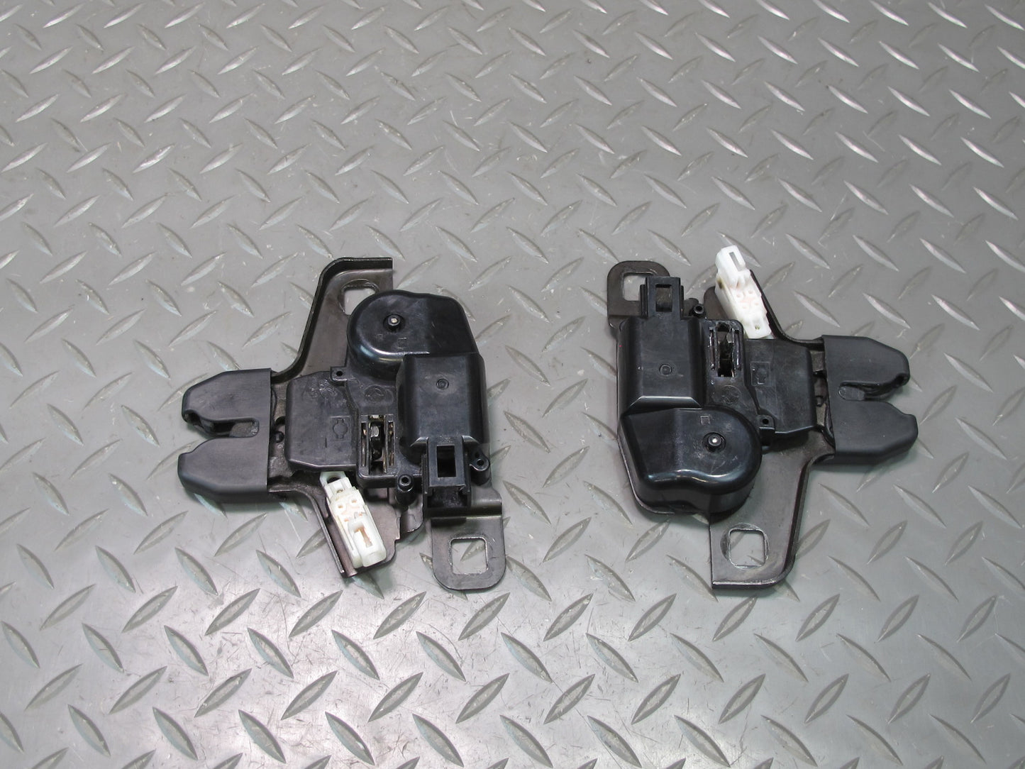 04-09 Nissan 350Z Z33 Convertible Set of 2 Left & Right TOP Roof Lock Latch OEM