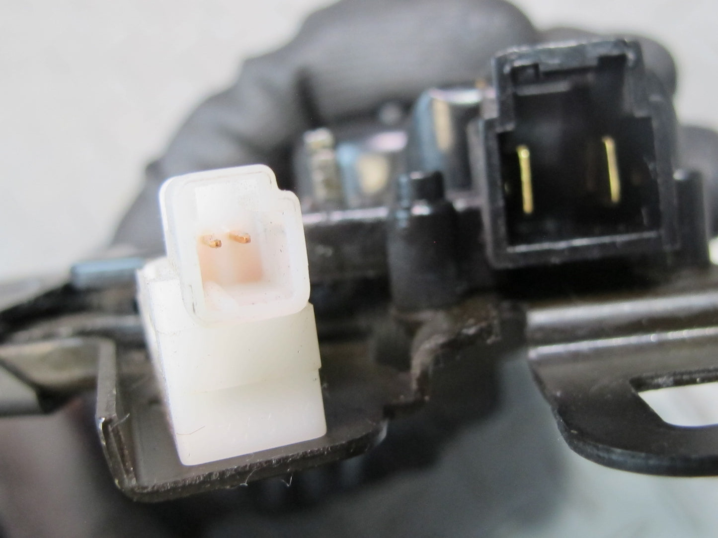 04-09 Nissan 350Z Z33 Convertible Set of 2 Left & Right TOP Roof Lock Latch OEM