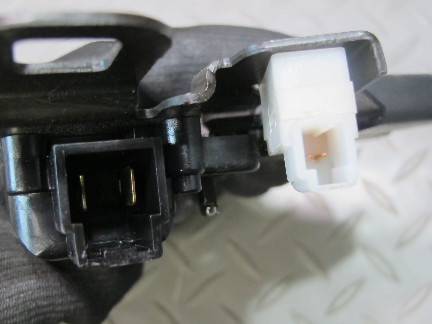 04-09 Nissan 350Z Z33 Convertible Set of 2 Left & Right TOP Roof Lock Latch OEM