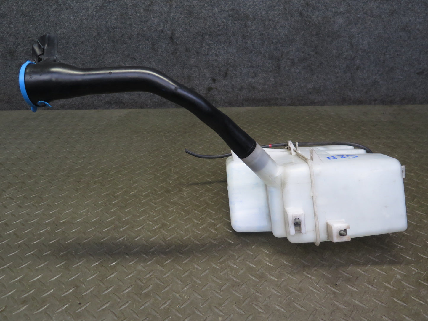 03-06 Nissan Z33 350Z Windshield Wiper Washer Fluid Reservoir w Neck & Pump OEM