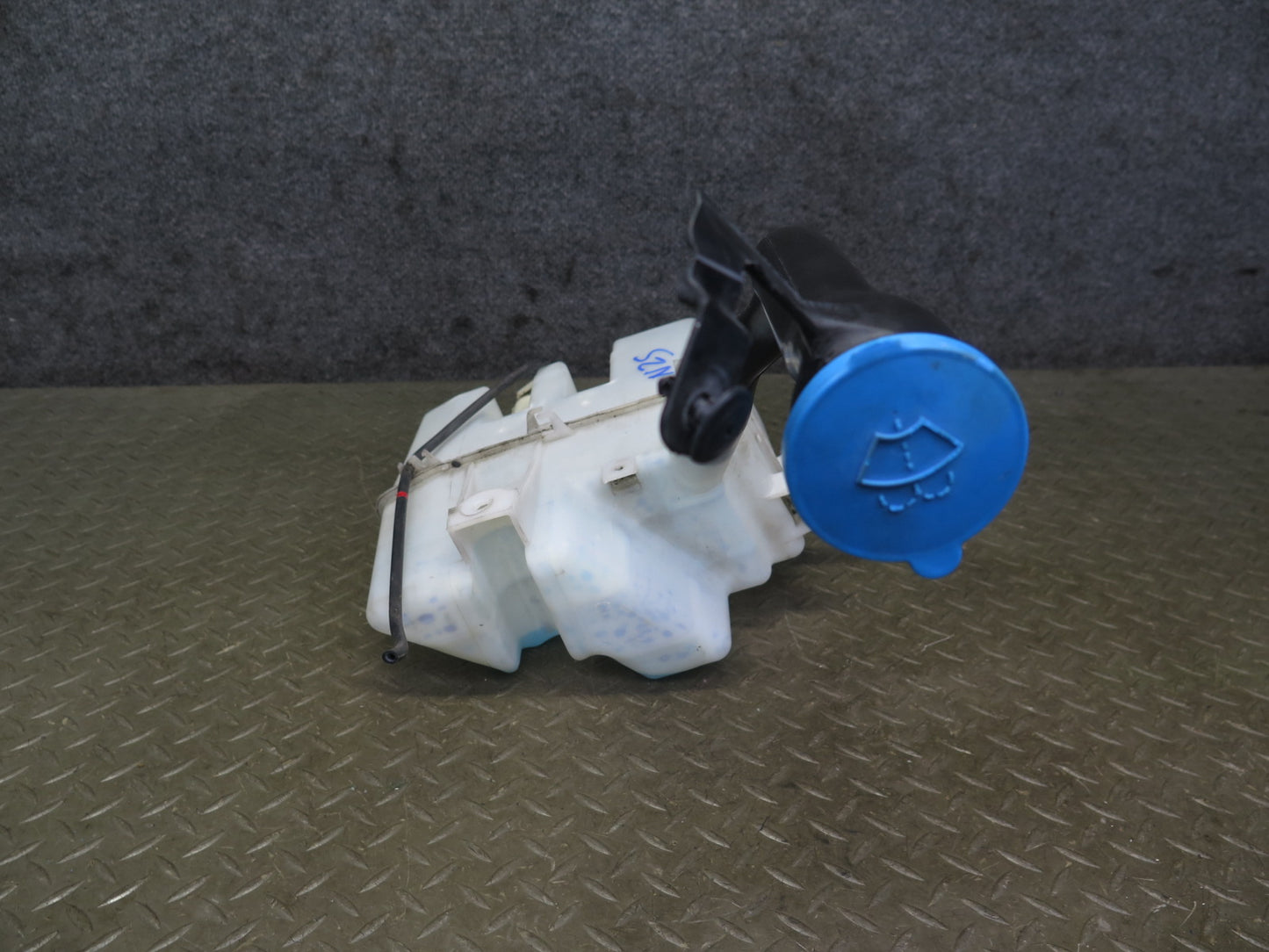 03-06 Nissan Z33 350Z Windshield Wiper Washer Fluid Reservoir w Neck & Pump OEM