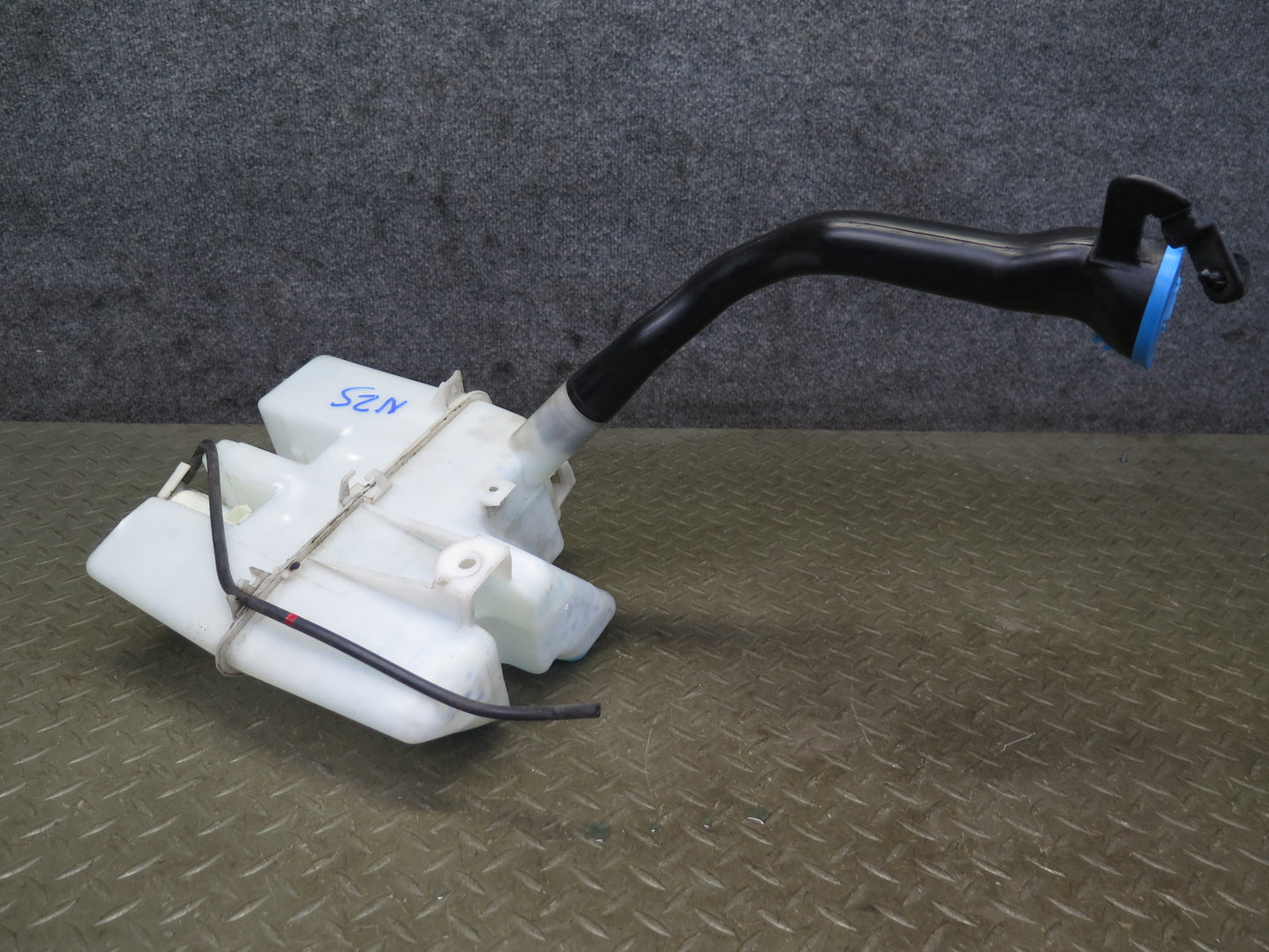 03-06 Nissan Z33 350Z Windshield Wiper Washer Fluid Reservoir w Neck & Pump OEM