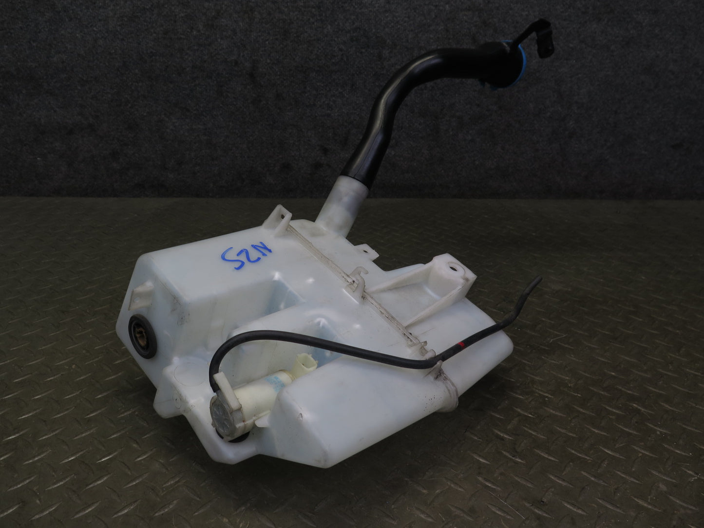 03-06 Nissan Z33 350Z Windshield Wiper Washer Fluid Reservoir w Neck & Pump OEM