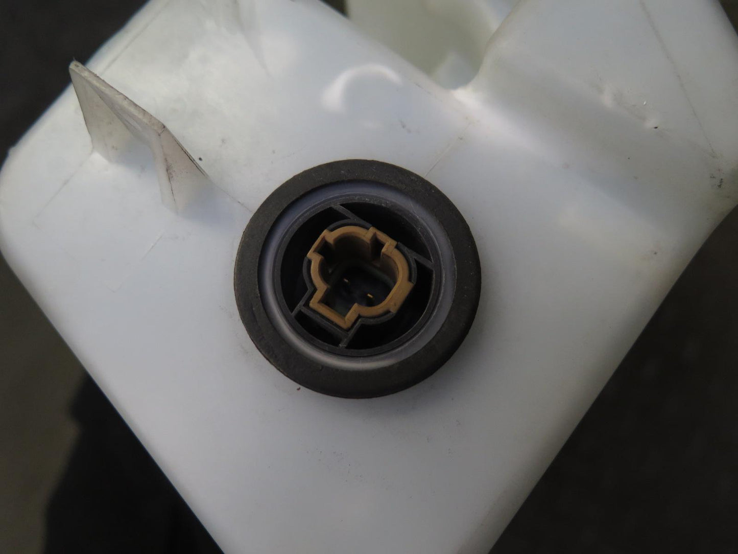 03-06 Nissan Z33 350Z Windshield Wiper Washer Fluid Reservoir w Neck & Pump OEM