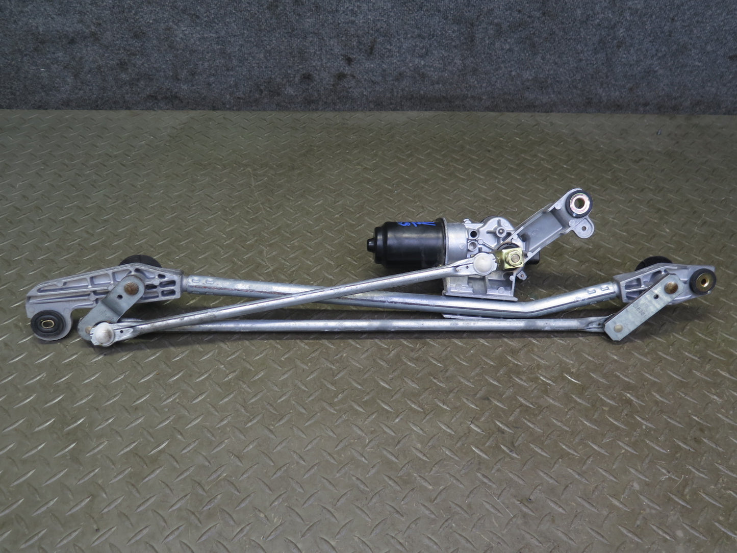 03-09 Nissan Z33 350Z Windshield Wiper Transmission Linkage w Motor OEM