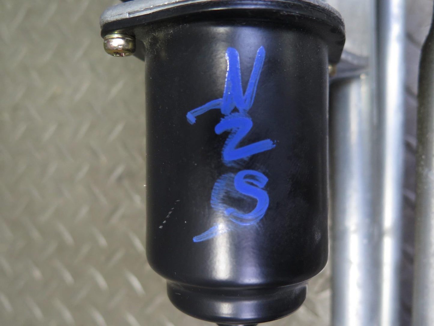 03-09 Nissan Z33 350Z Windshield Wiper Transmission Linkage w Motor OEM