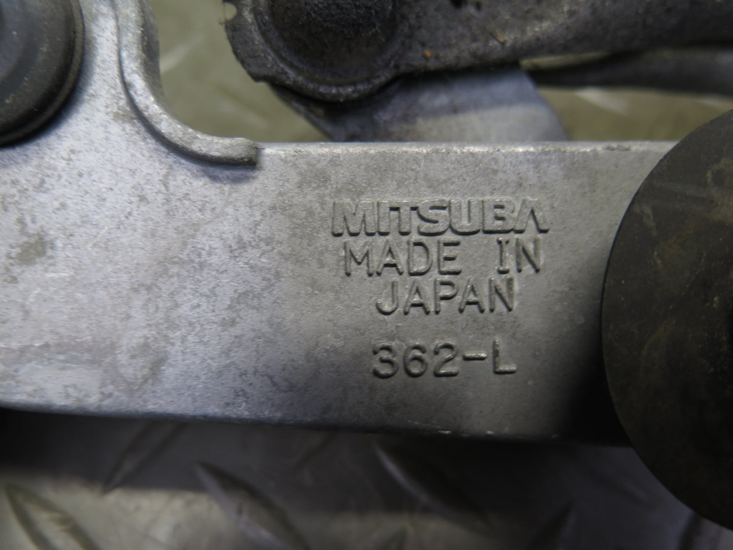 03-09 Nissan Z33 350Z Windshield Wiper Transmission Linkage w Motor OEM