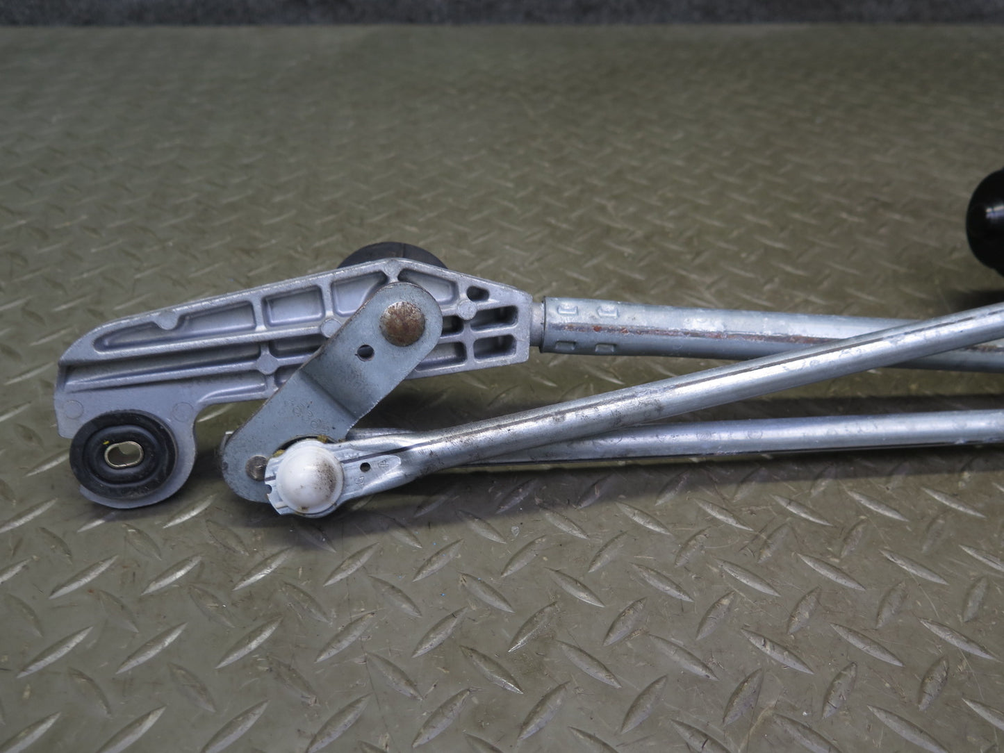 03-09 Nissan Z33 350Z Windshield Wiper Transmission Linkage w Motor OEM