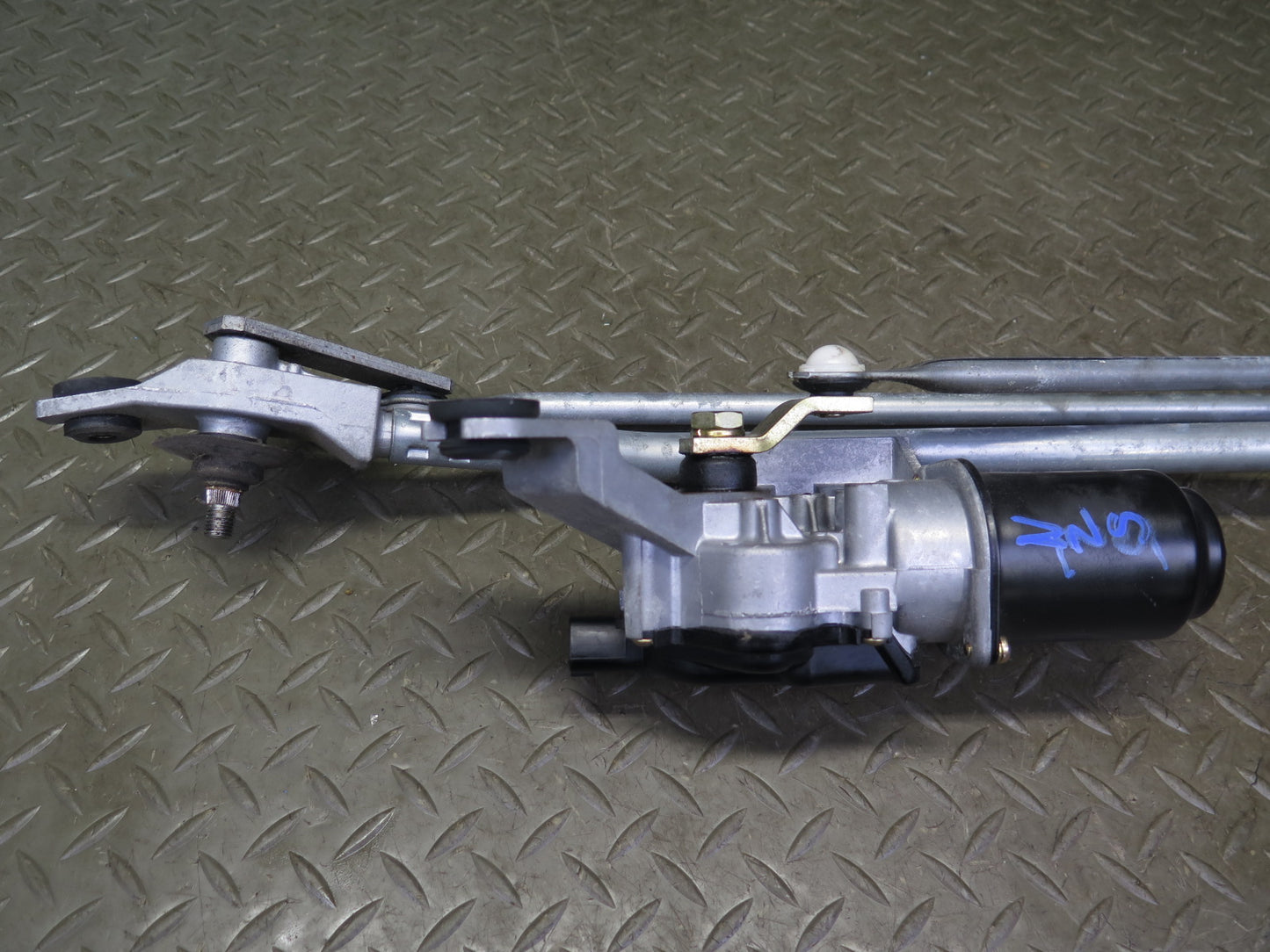 03-09 Nissan Z33 350Z Windshield Wiper Transmission Linkage w Motor OEM