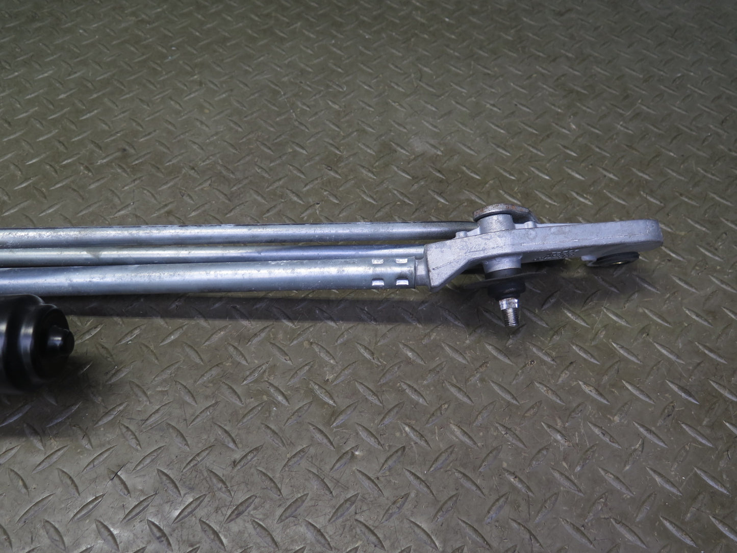 03-09 Nissan Z33 350Z Windshield Wiper Transmission Linkage w Motor OEM