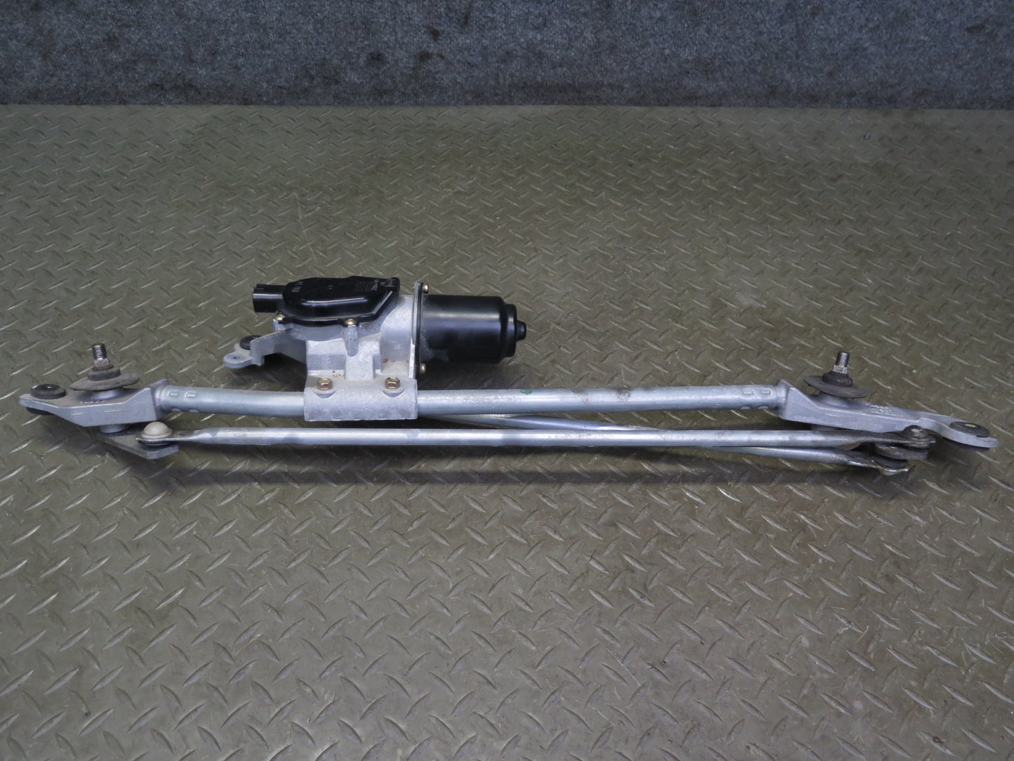 03-09 Nissan Z33 350Z Windshield Wiper Transmission Linkage w Motor OEM