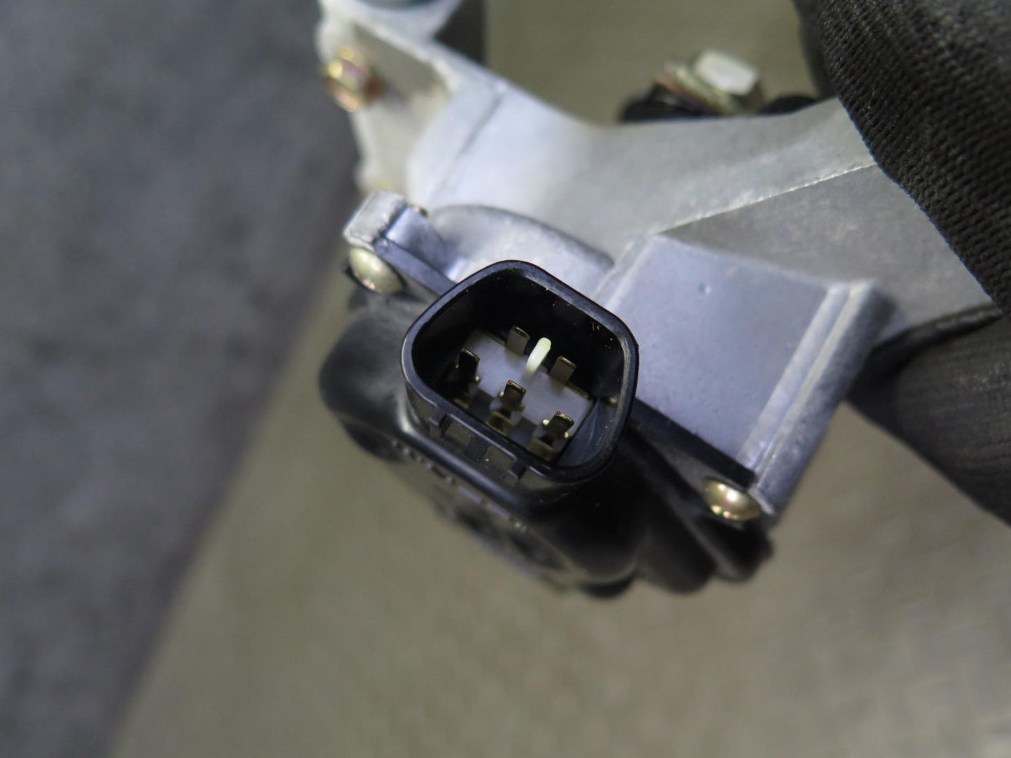 03-09 Nissan Z33 350Z Windshield Wiper Transmission Linkage w Motor OEM