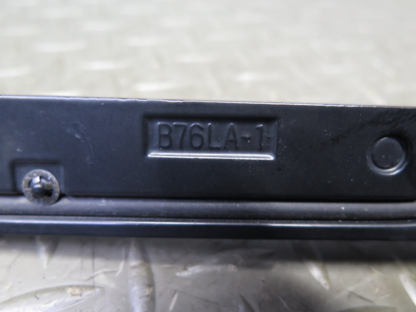 03-09 Nissan Z33 350Z Set of 2 Front Left & Right Windshield Wiper Arm OEM