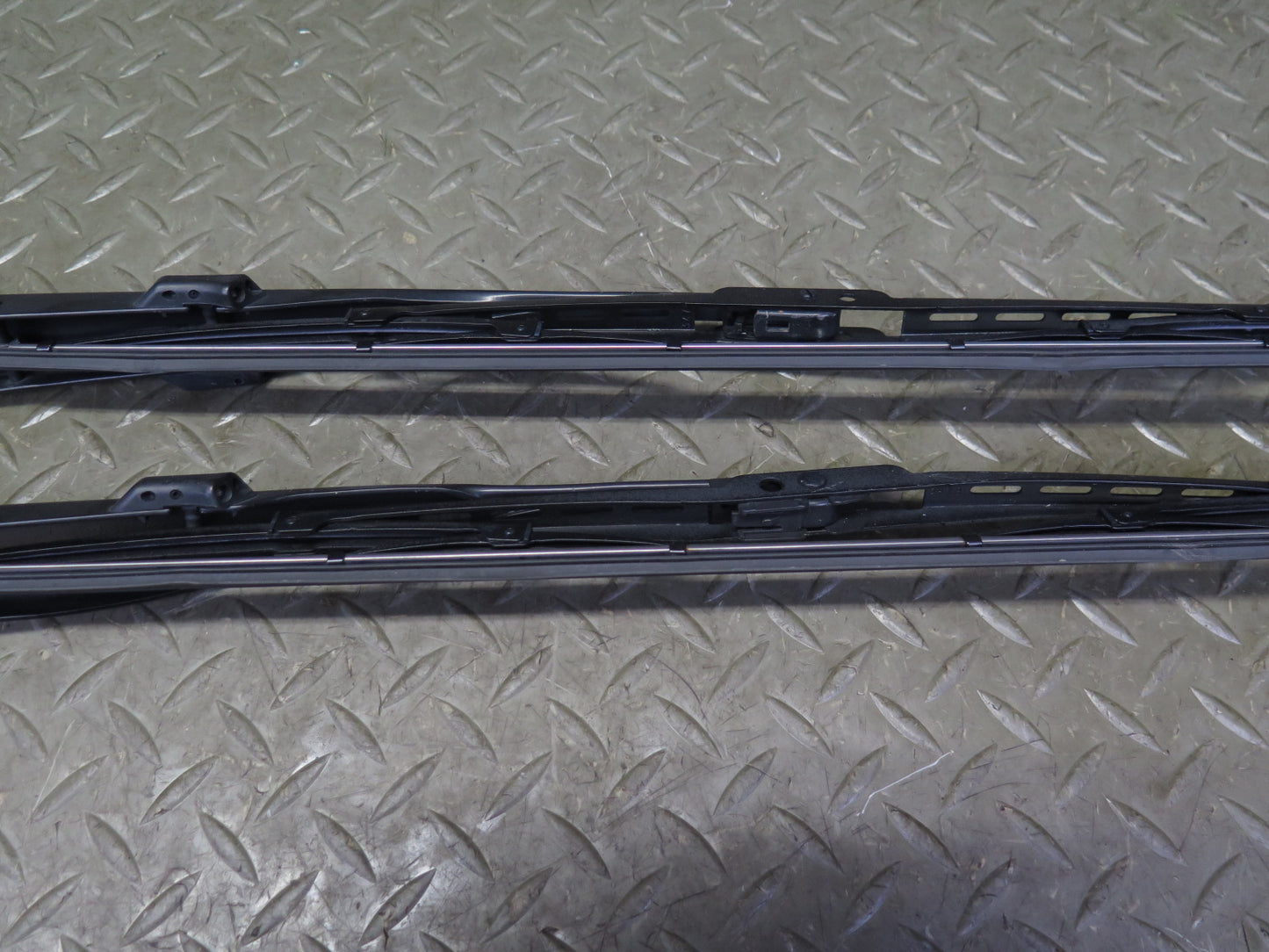 03-09 Nissan Z33 350Z Set of 2 Front Left & Right Windshield Wiper Arm OEM