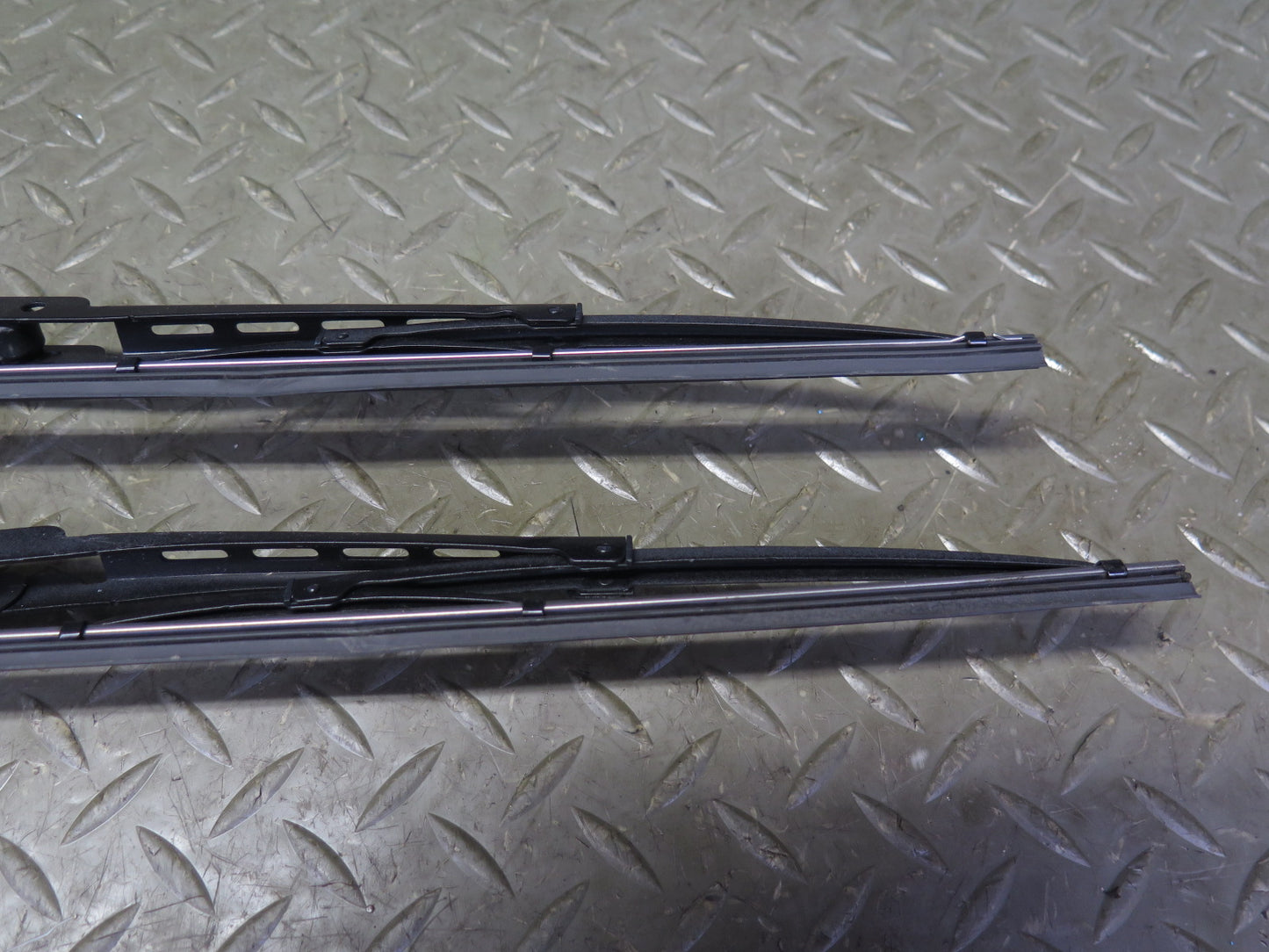 03-09 Nissan Z33 350Z Set of 2 Front Left & Right Windshield Wiper Arm OEM