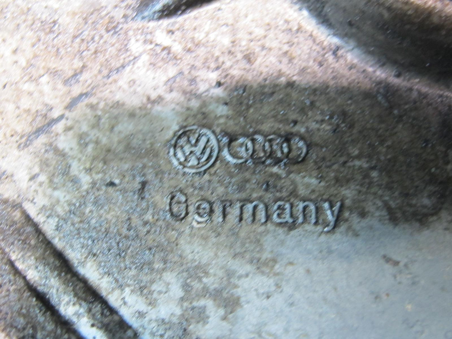 99-02 VW Eurovan T4 2.8L Front Engine Sealing Flange Plate Cover 021103153A OEM