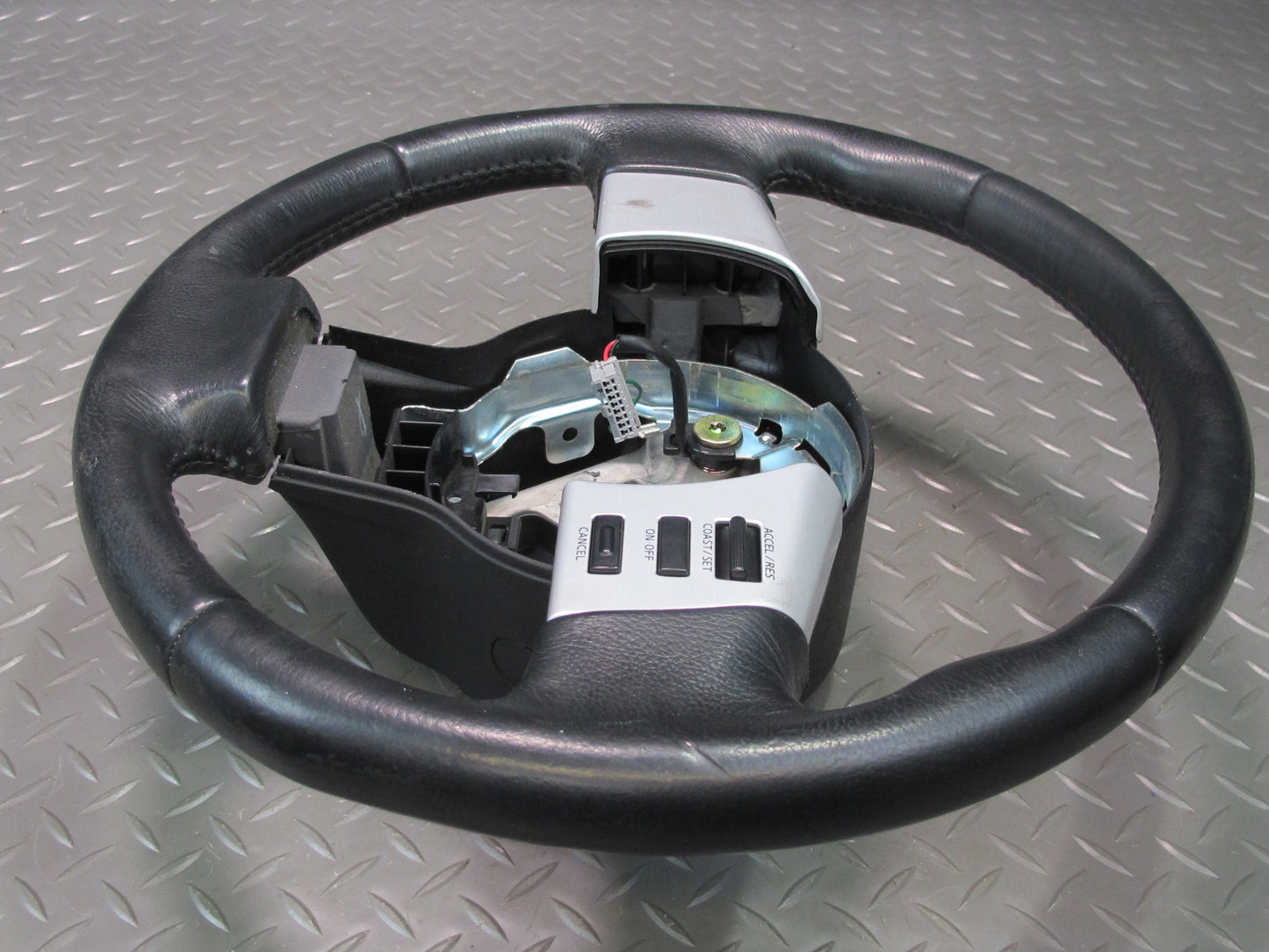 04-05 Nissan Z33 350Z Convertible Leather Steering w Cruise Control OEM