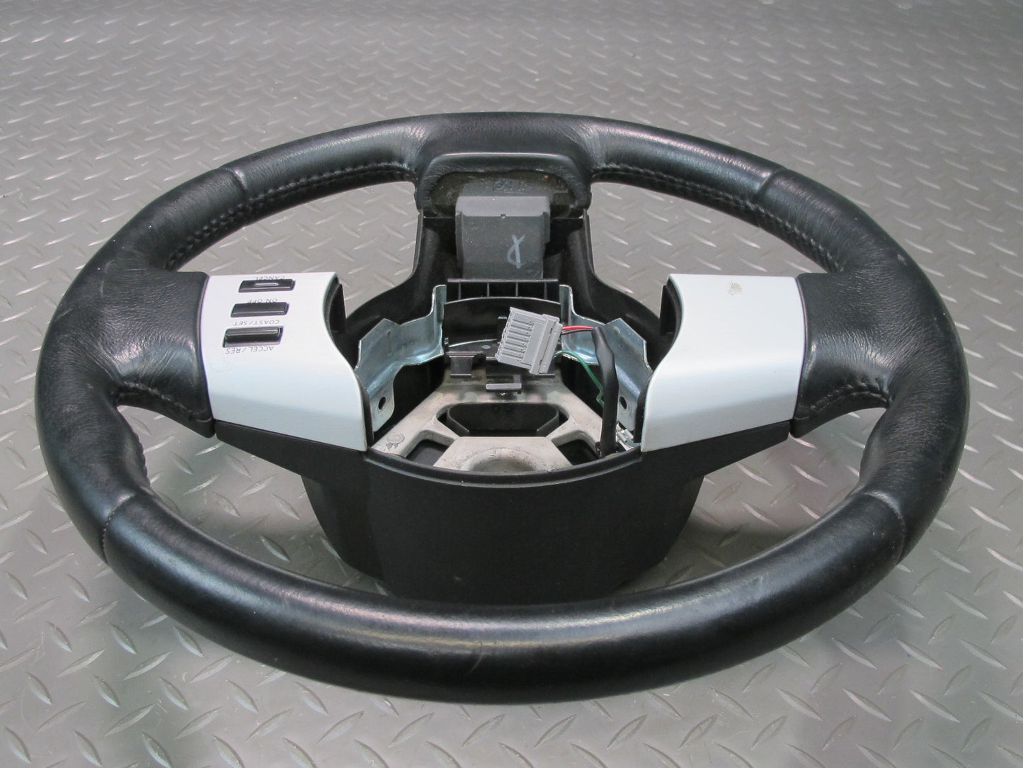 04-05 Nissan Z33 350Z Convertible Leather Steering w Cruise Control OEM