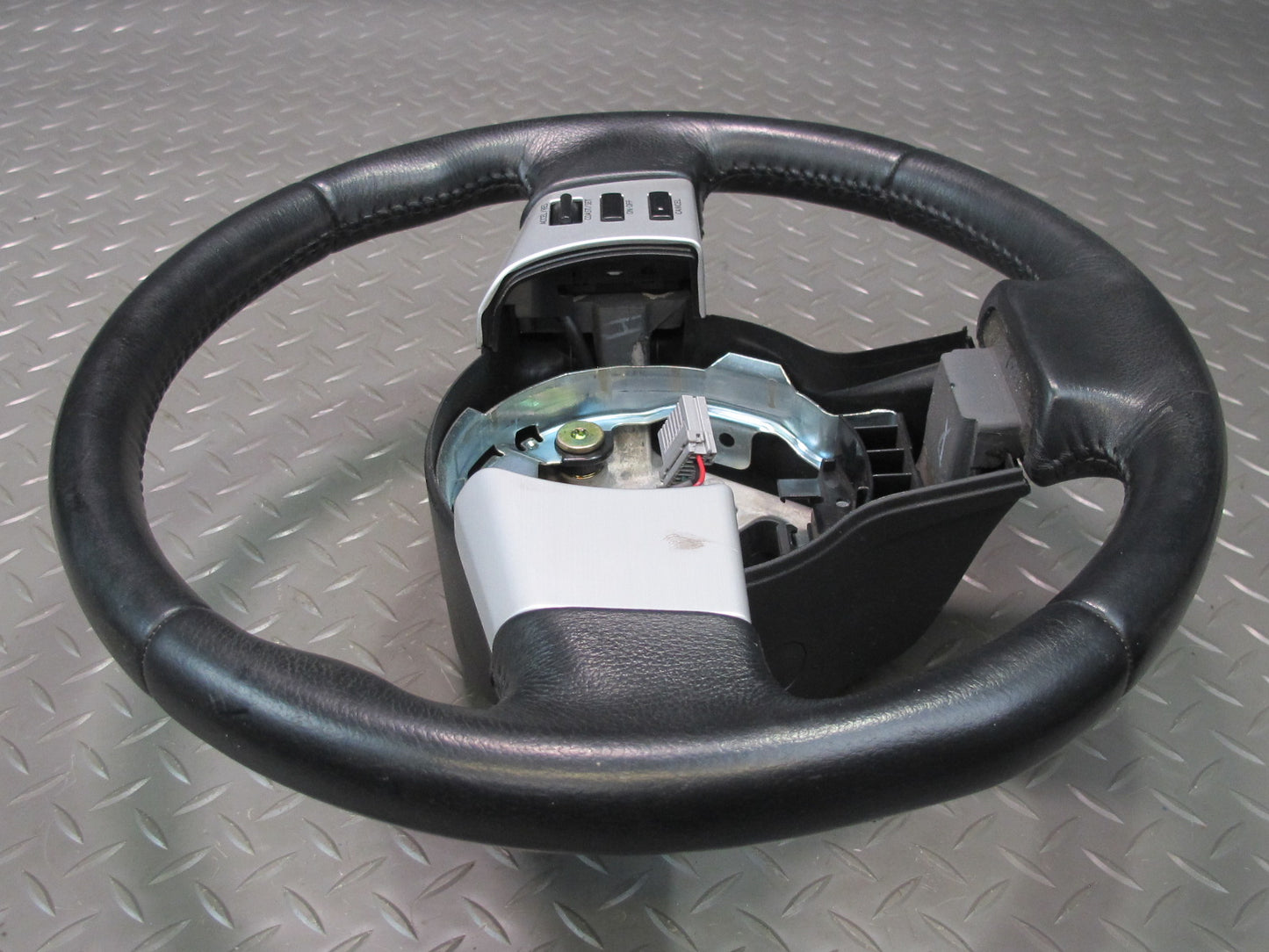 04-05 Nissan Z33 350Z Convertible Leather Steering w Cruise Control OEM