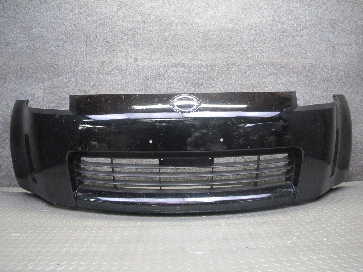 04-05 Nissan Z33 350Z Convertible Front Bumper Cover w Grille Black OEM