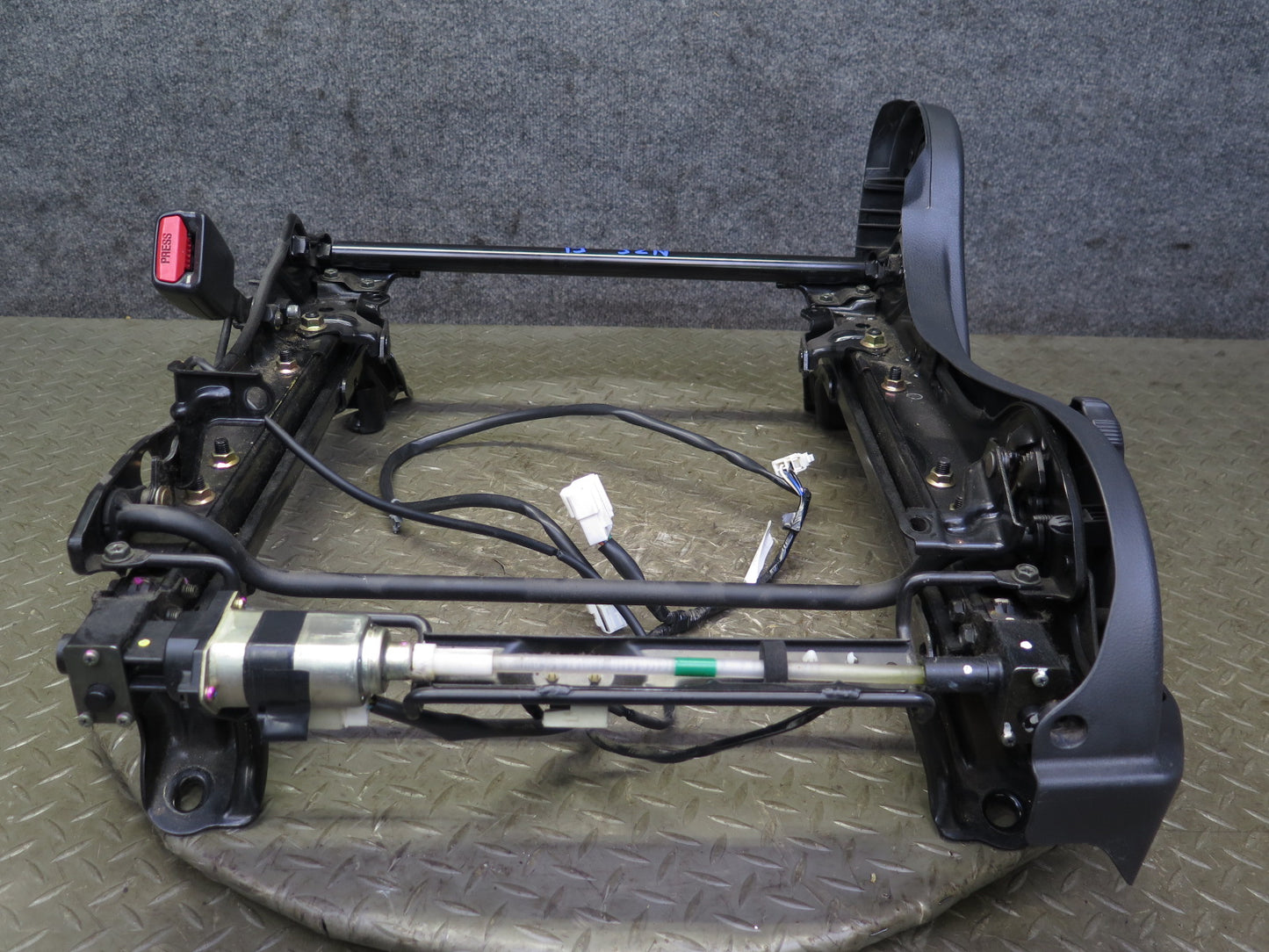 07-13 BMW E93 335i Convertible Front Left Sport Seat Lower Frame Track Rail OEM