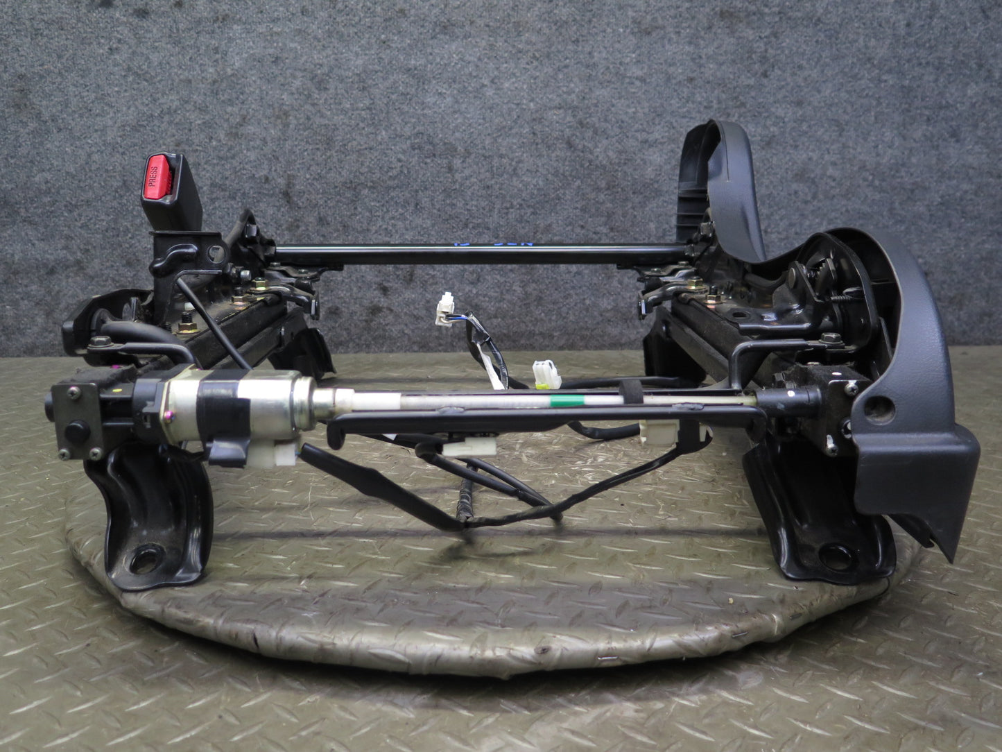 07-13 BMW E93 335i Convertible Front Left Sport Seat Lower Frame Track Rail OEM