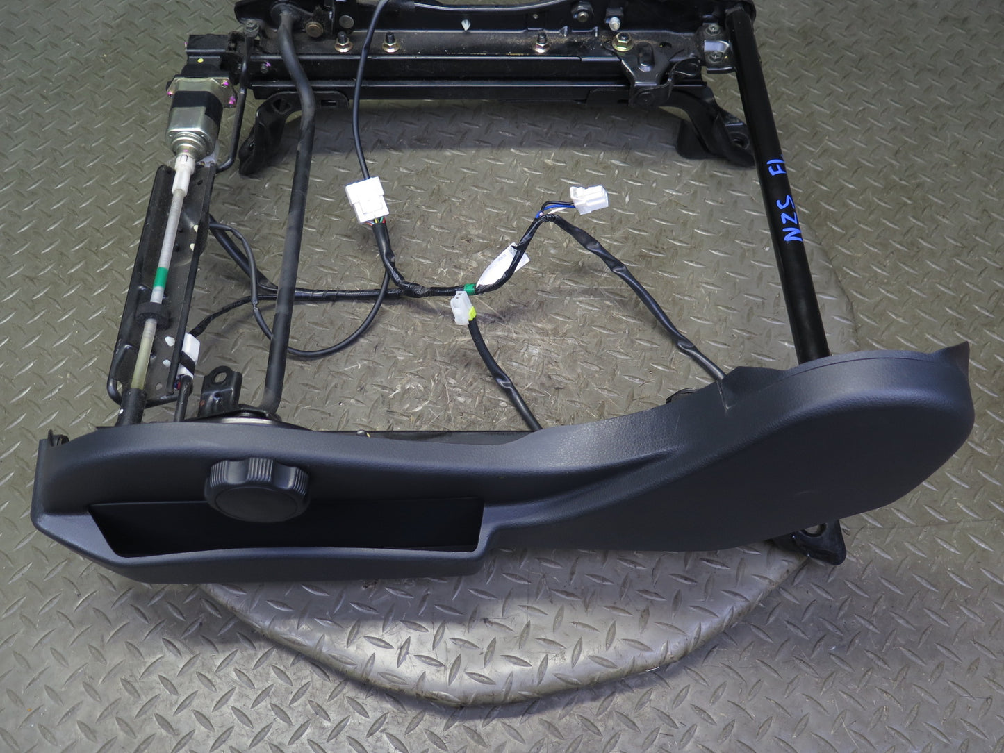 07-13 BMW E93 335i Convertible Front Left Sport Seat Lower Frame Track Rail OEM