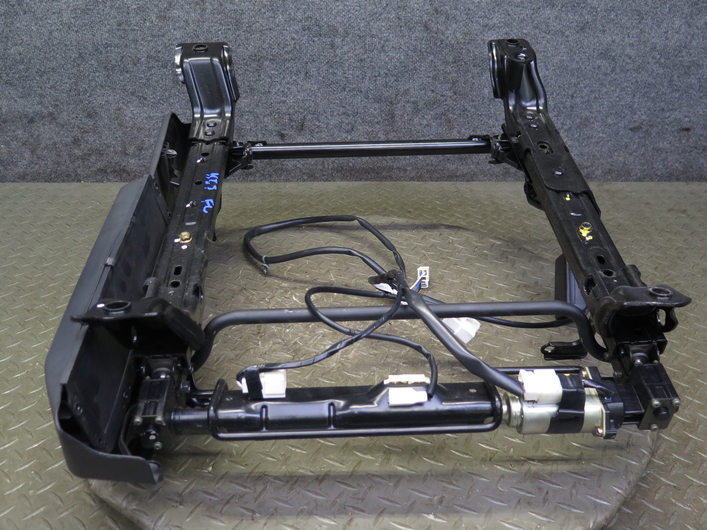 07-13 BMW E93 335i Convertible Front Left Sport Seat Lower Frame Track Rail OEM