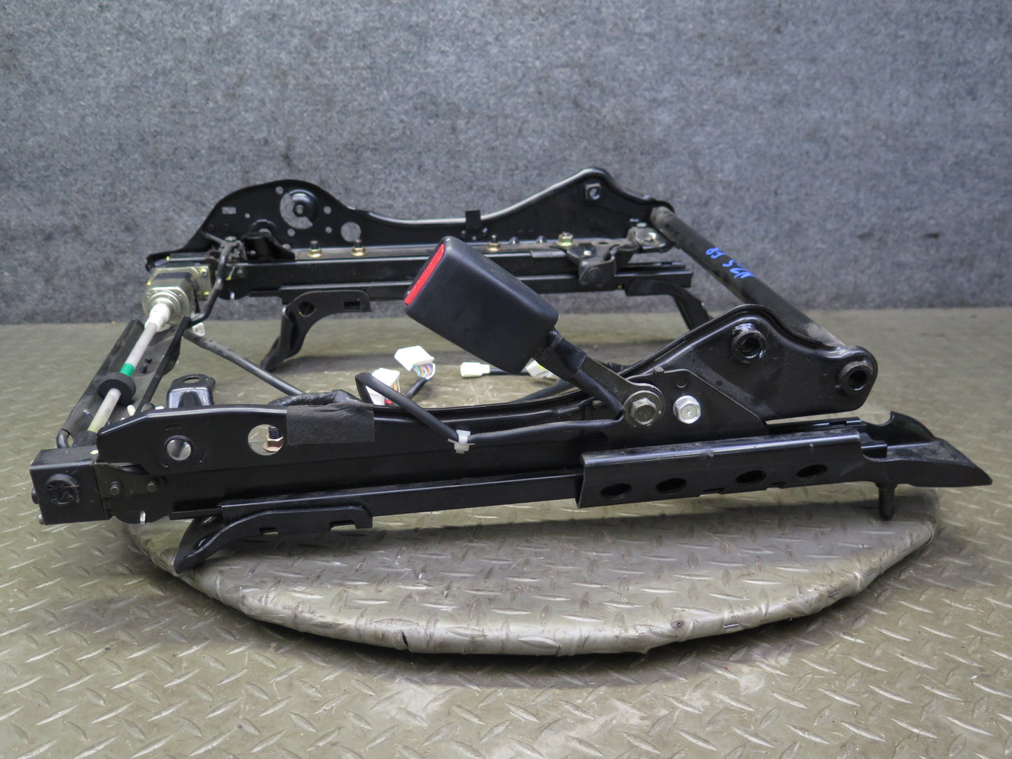 04-05 Nissan 350Z Z33 Convert Front Right Seat Lower Frame Track Rail Motor OEM