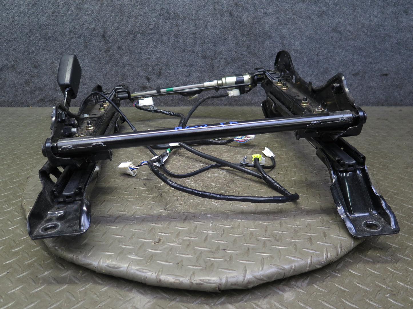 04-05 Nissan 350Z Z33 Convert Front Right Seat Lower Frame Track Rail Motor OEM