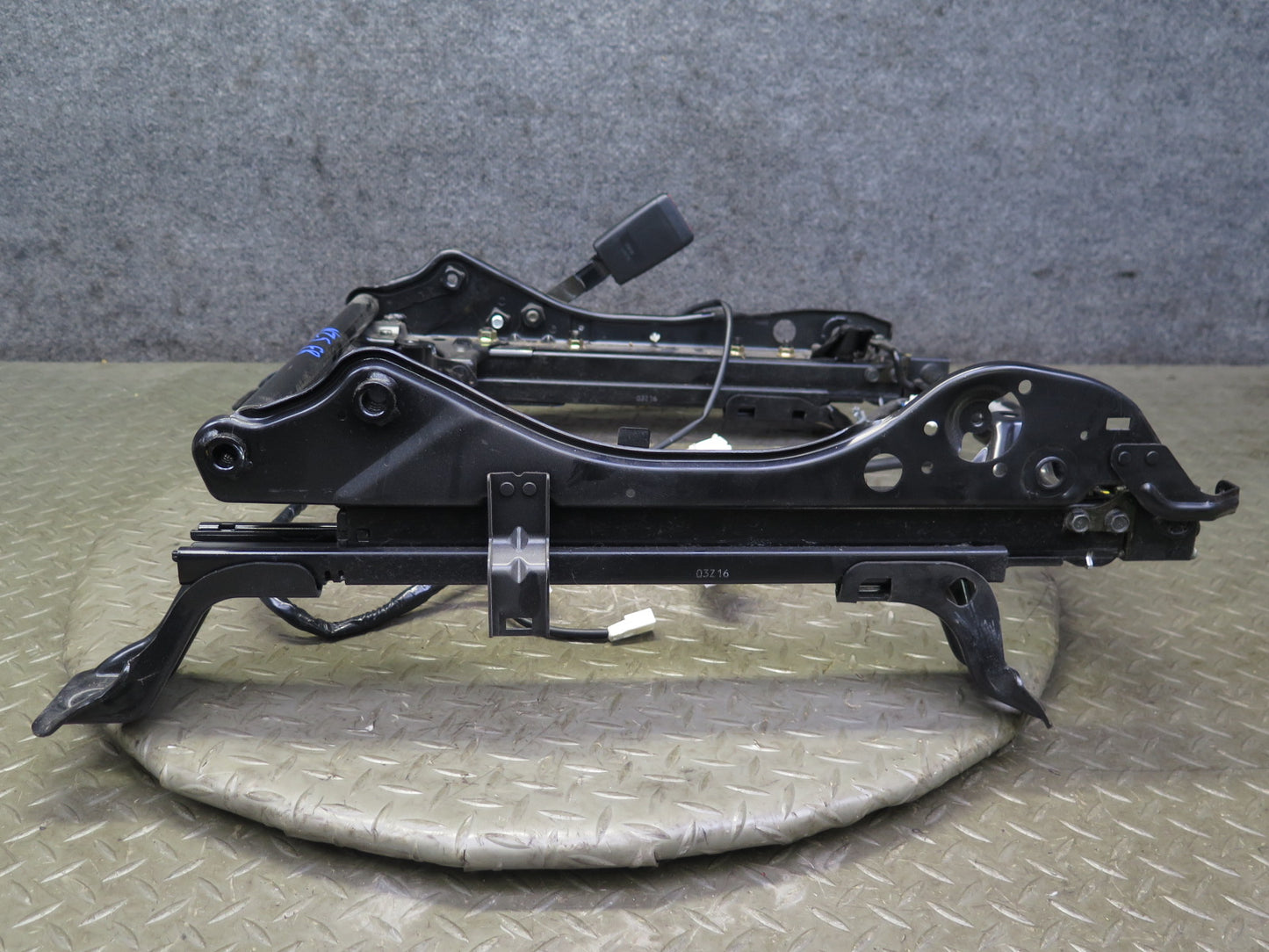 04-05 Nissan 350Z Z33 Convert Front Right Seat Lower Frame Track Rail Motor OEM