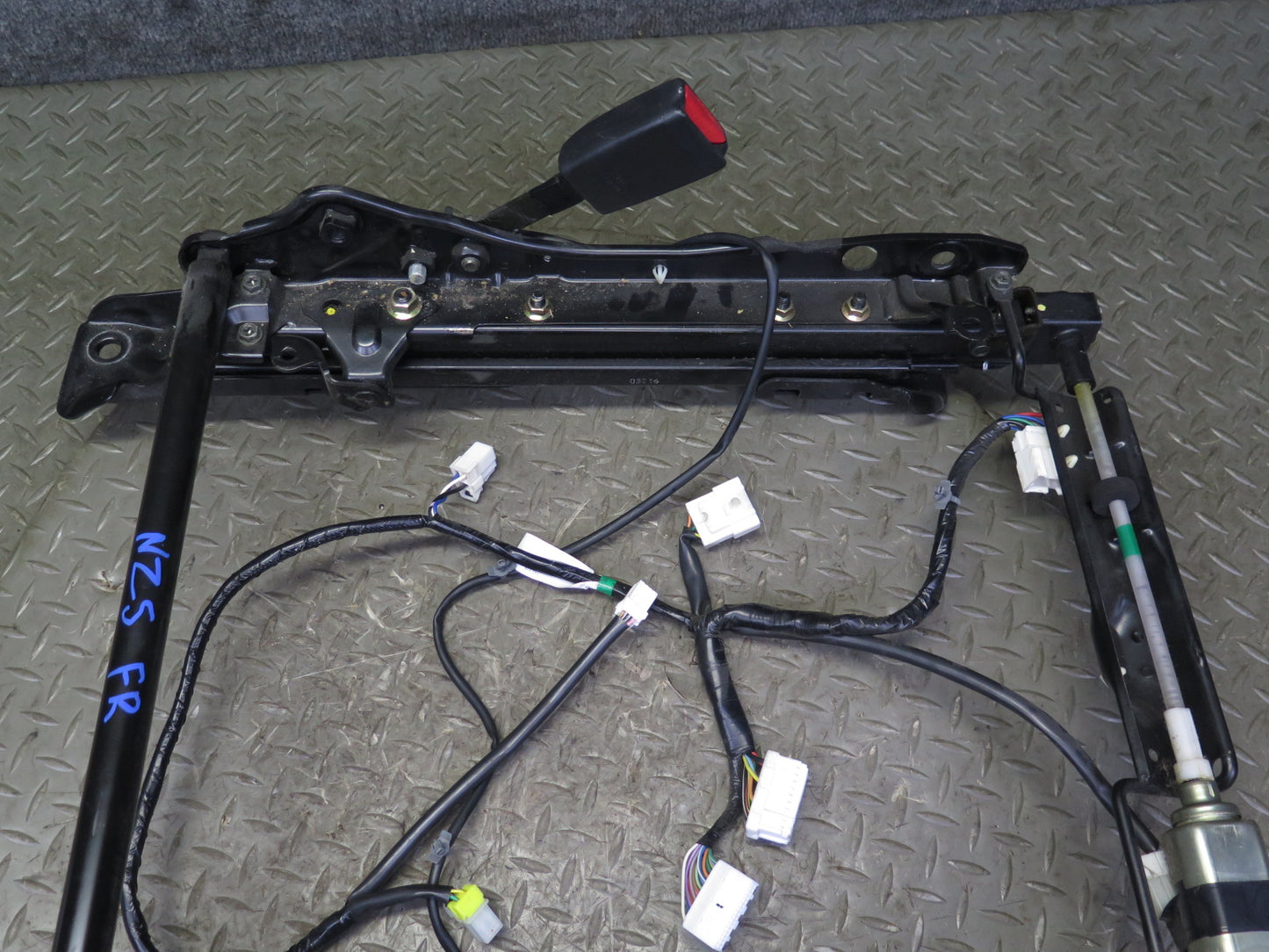 04-05 Nissan 350Z Z33 Convert Front Right Seat Lower Frame Track Rail Motor OEM